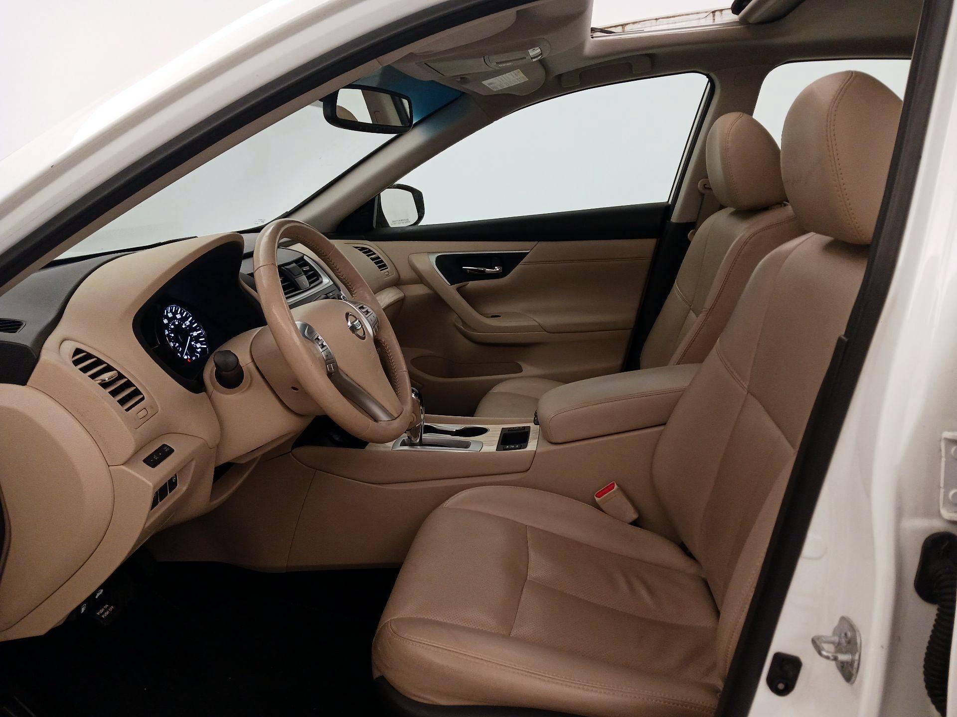 Thumbnail: 2017 Nissan Altima - 11