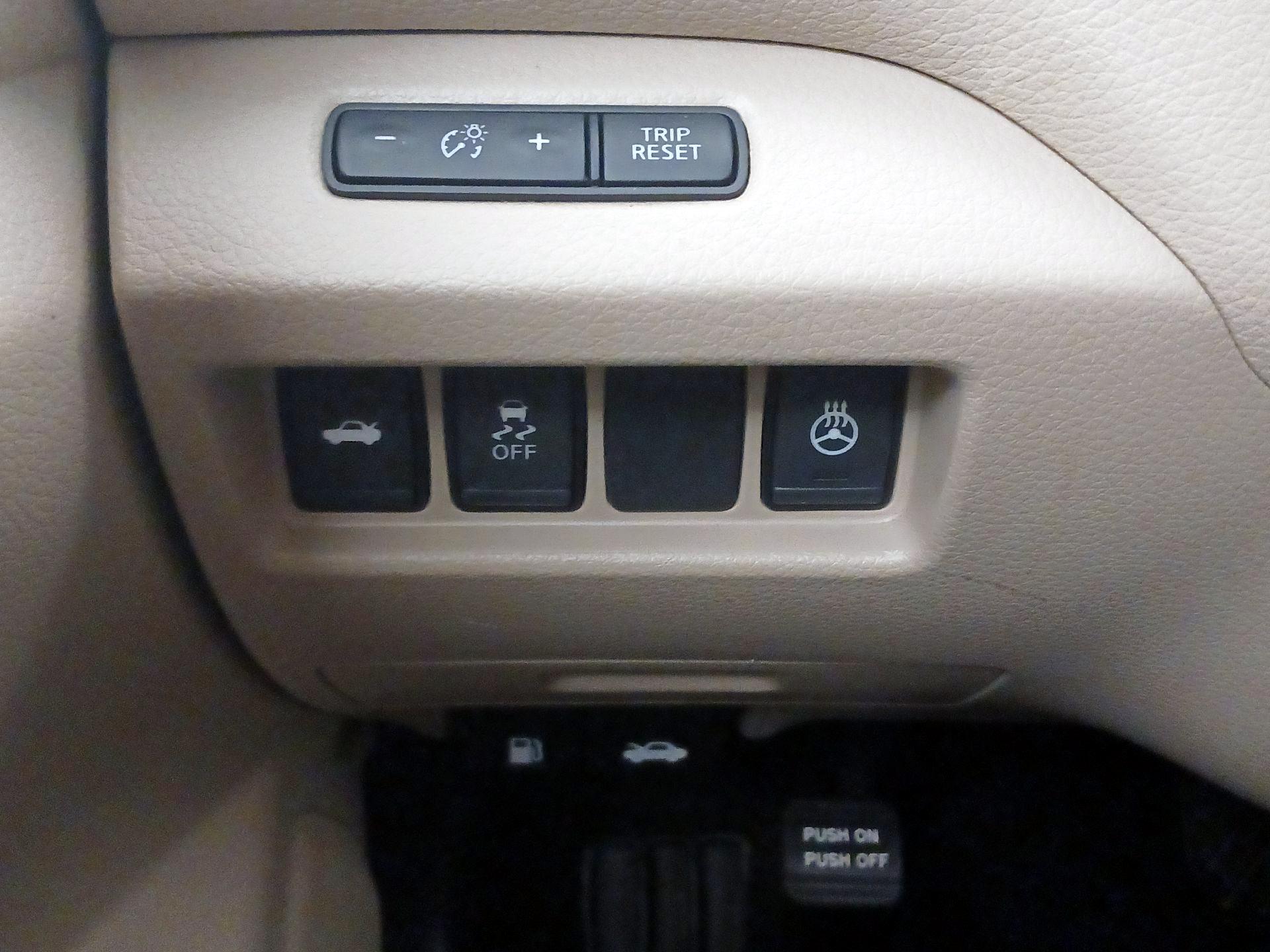 Thumbnail: 2017 Nissan Altima - 13