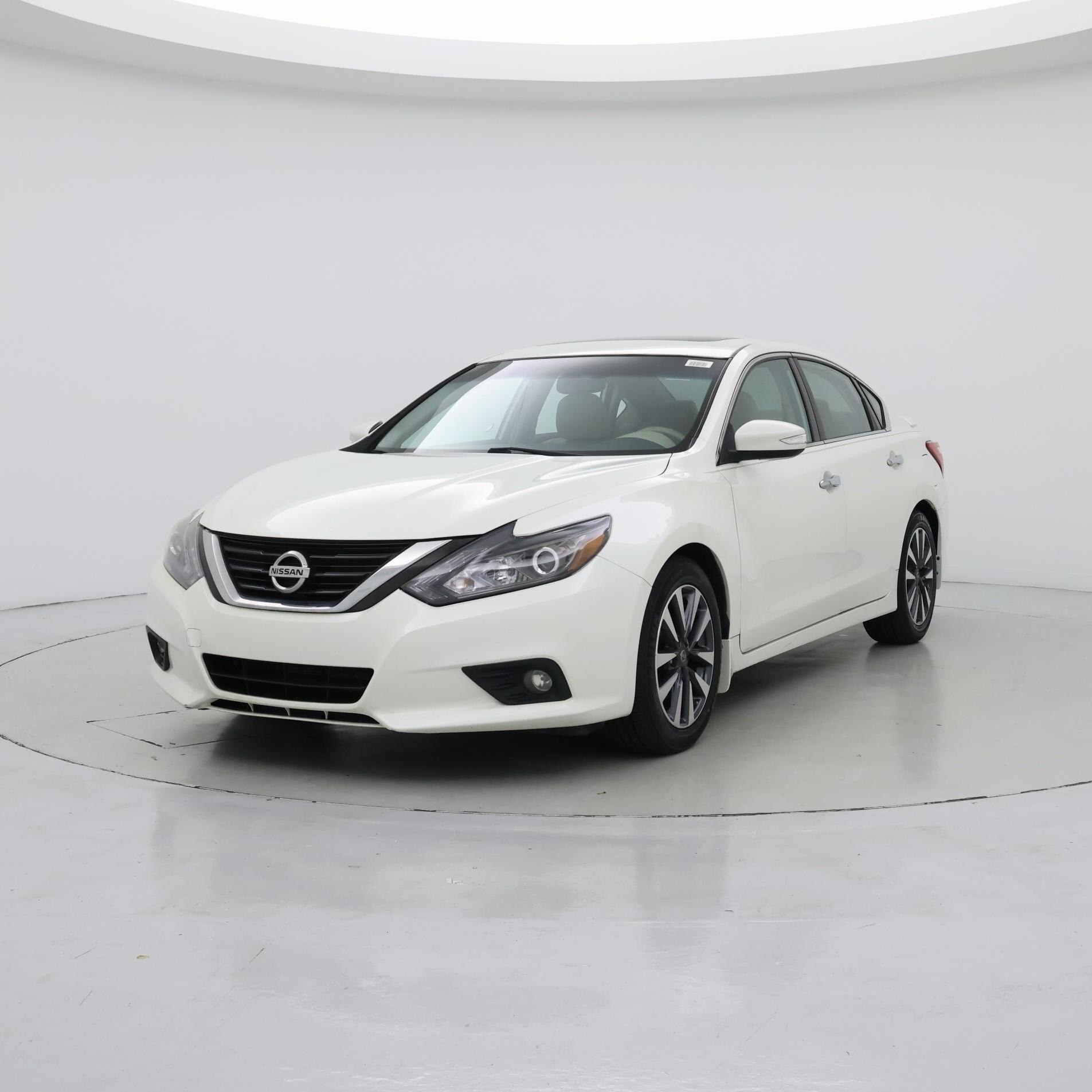 Thumbnail: 2017 Nissan Altima - 4