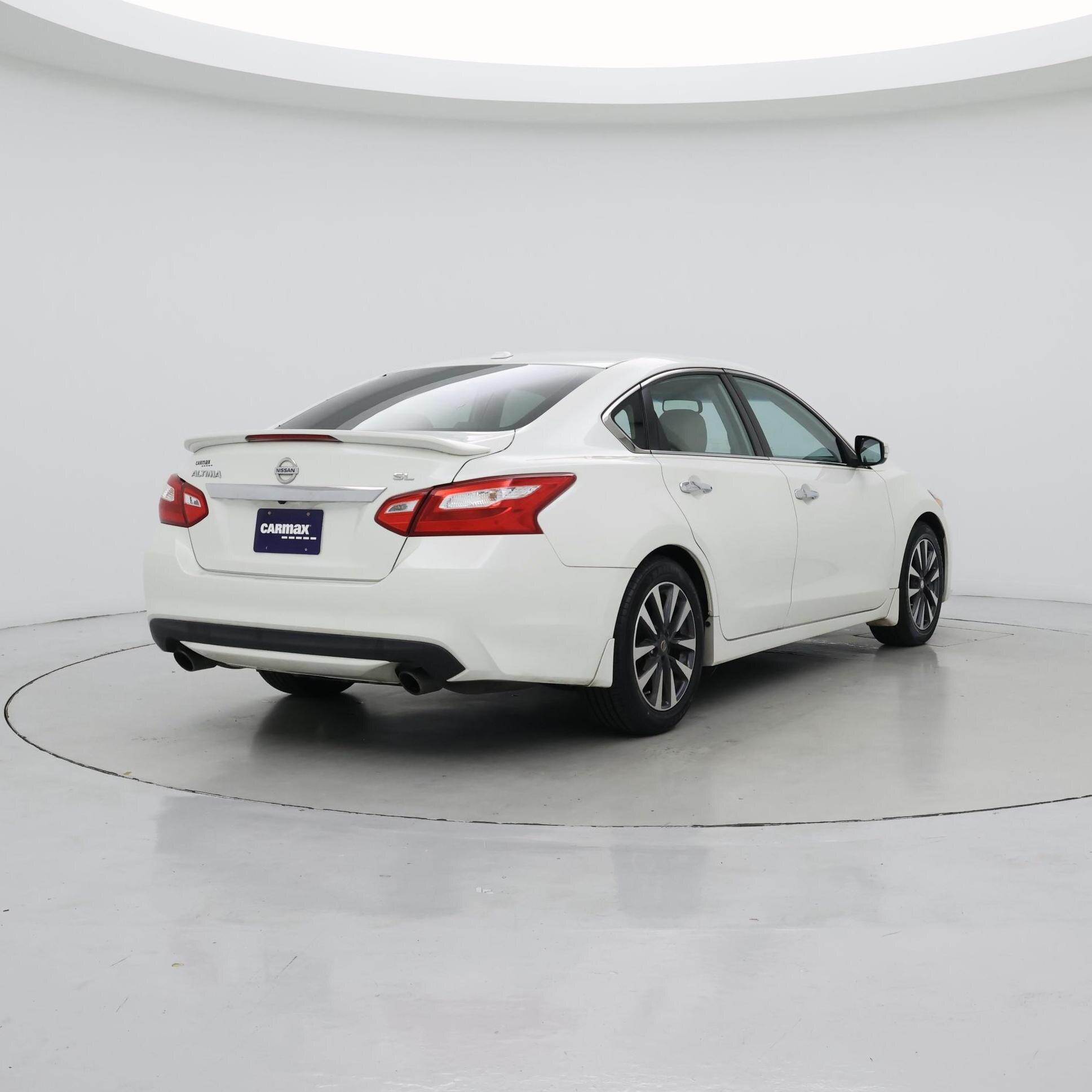 Thumbnail: 2017 Nissan Altima - 8