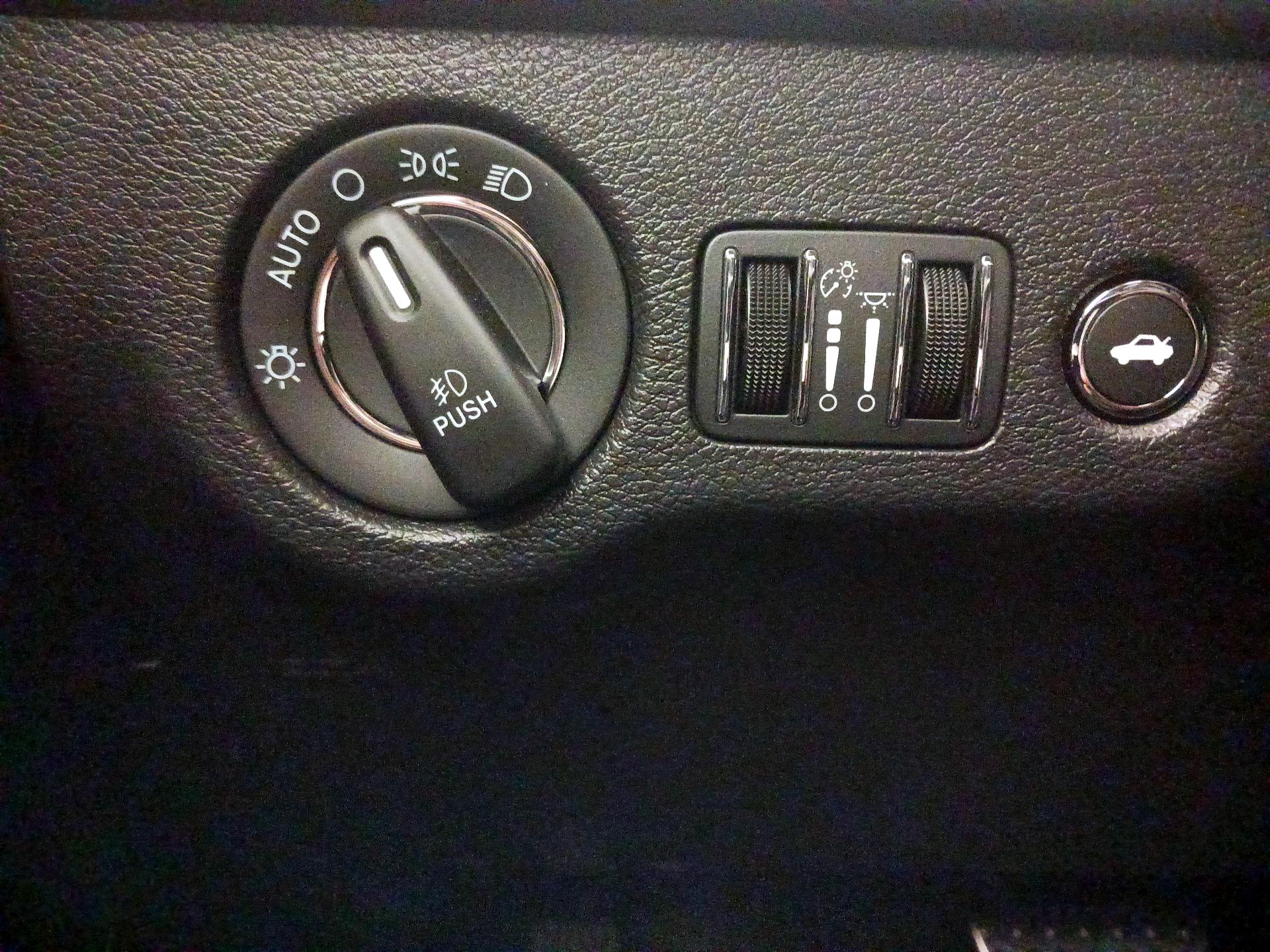 Thumbnail: 2023 Chrysler 300 - 13