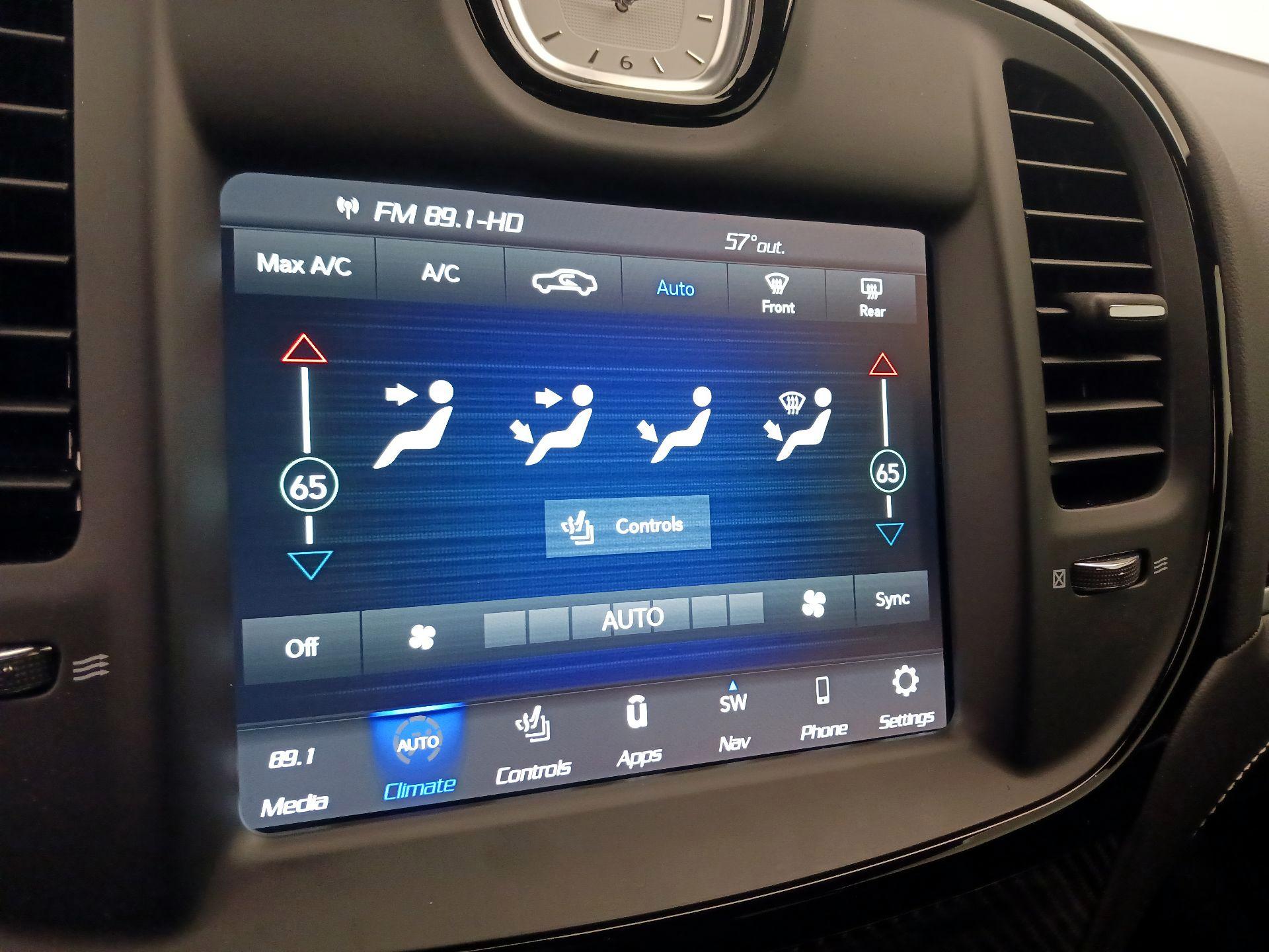 Thumbnail: 2023 Chrysler 300 - 17