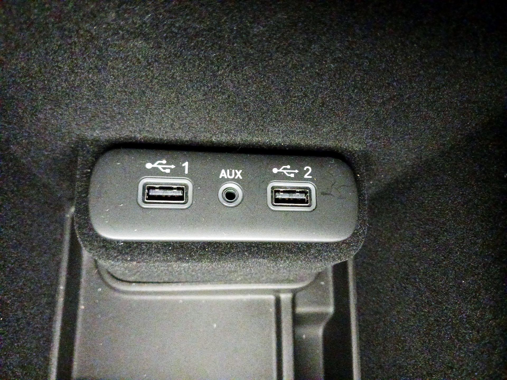 Thumbnail: 2023 Chrysler 300 - 19