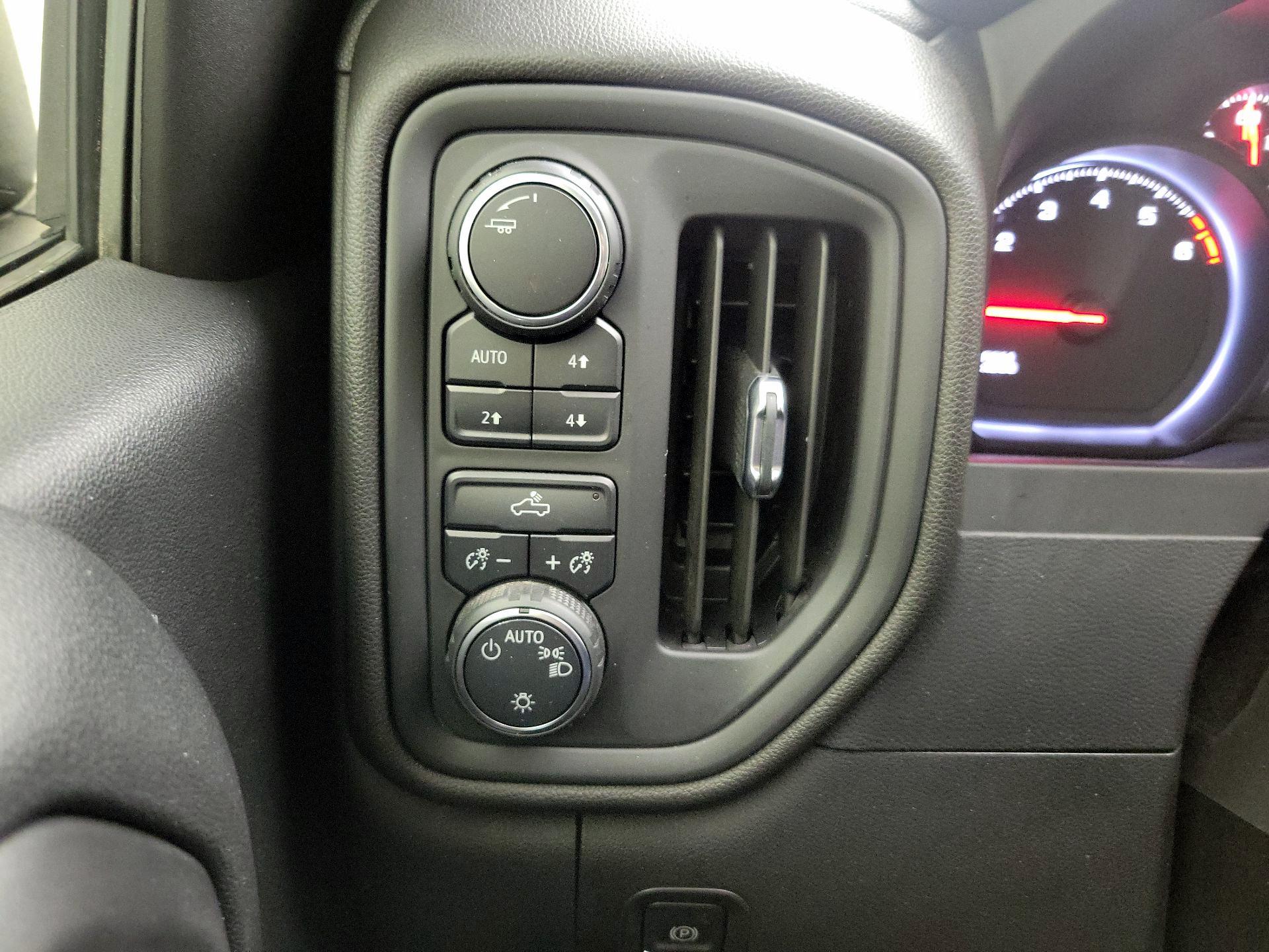 Thumbnail: 2021 Chevrolet Silverado 1500 - 13