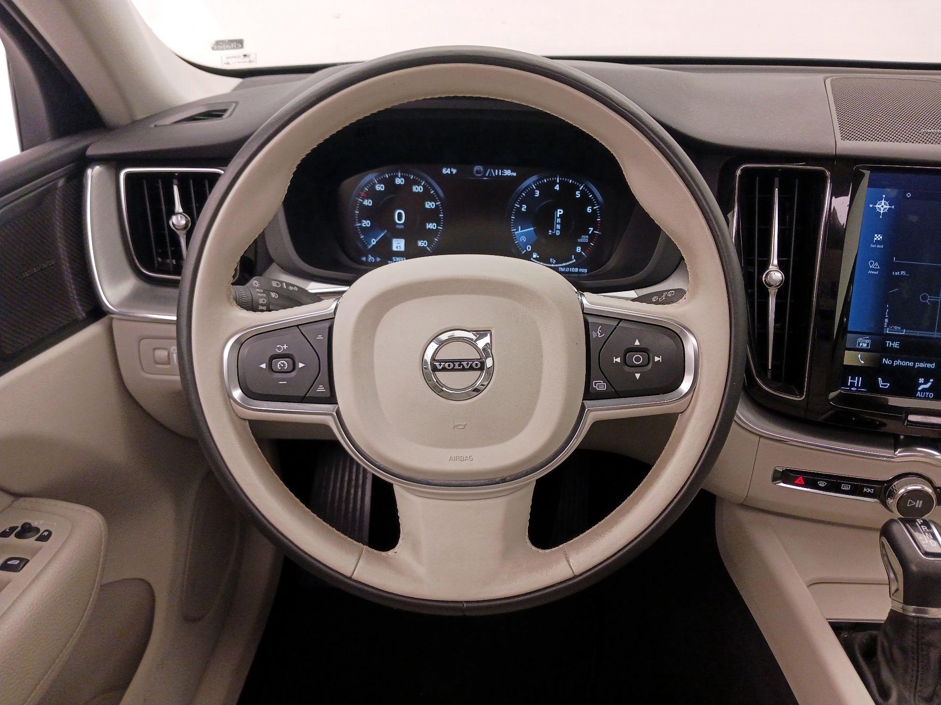 Thumbnail: 2019 Volvo XC60 - 10