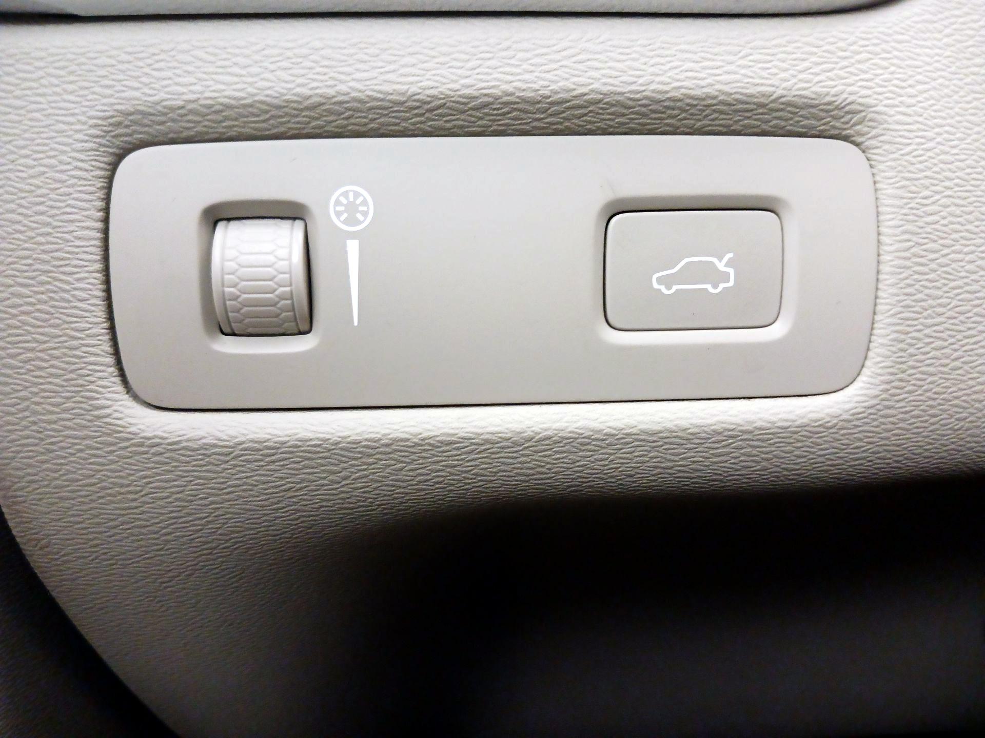 Thumbnail: 2019 Volvo XC60 - 13