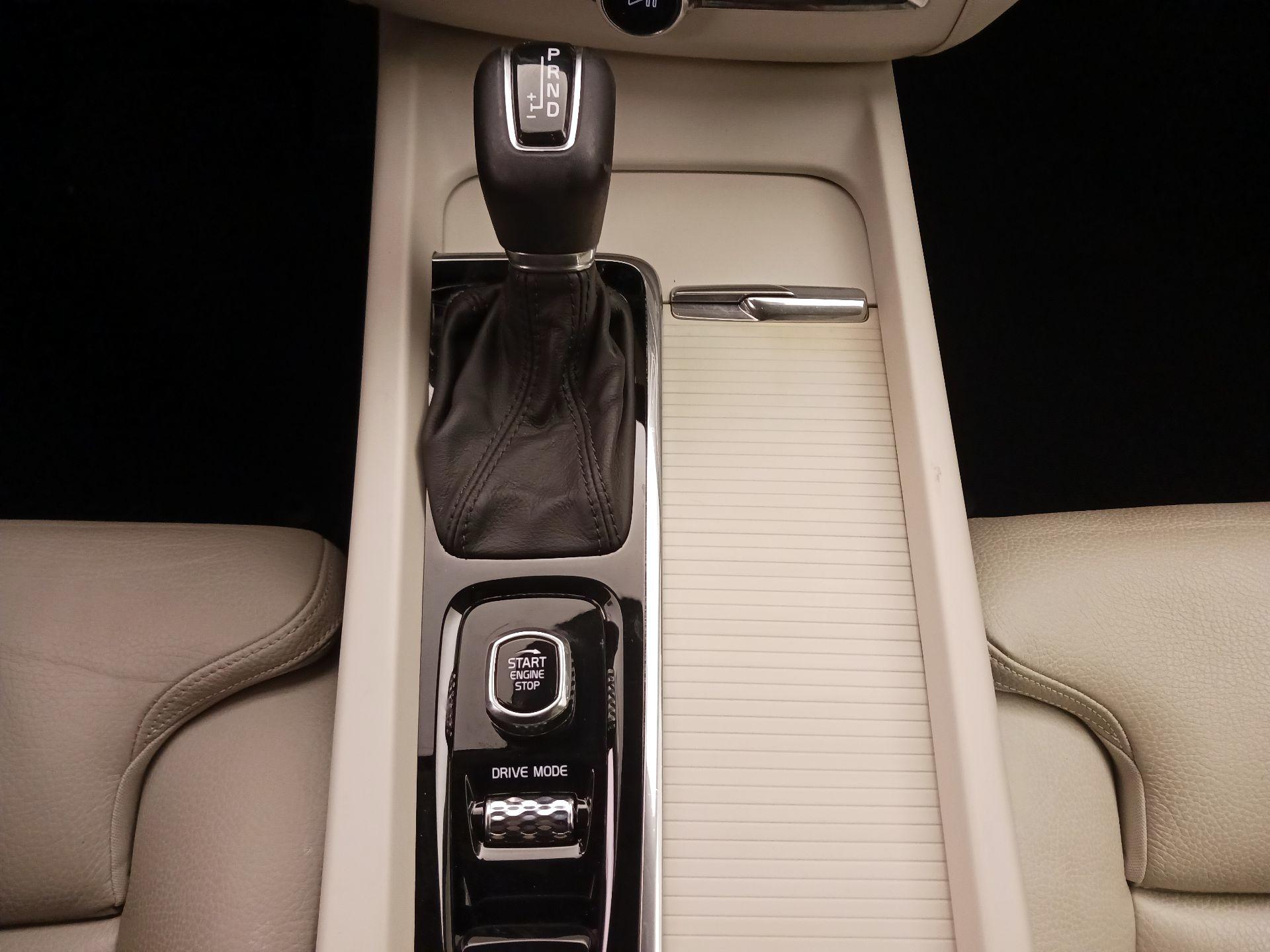 Thumbnail: 2019 Volvo XC60 - 18