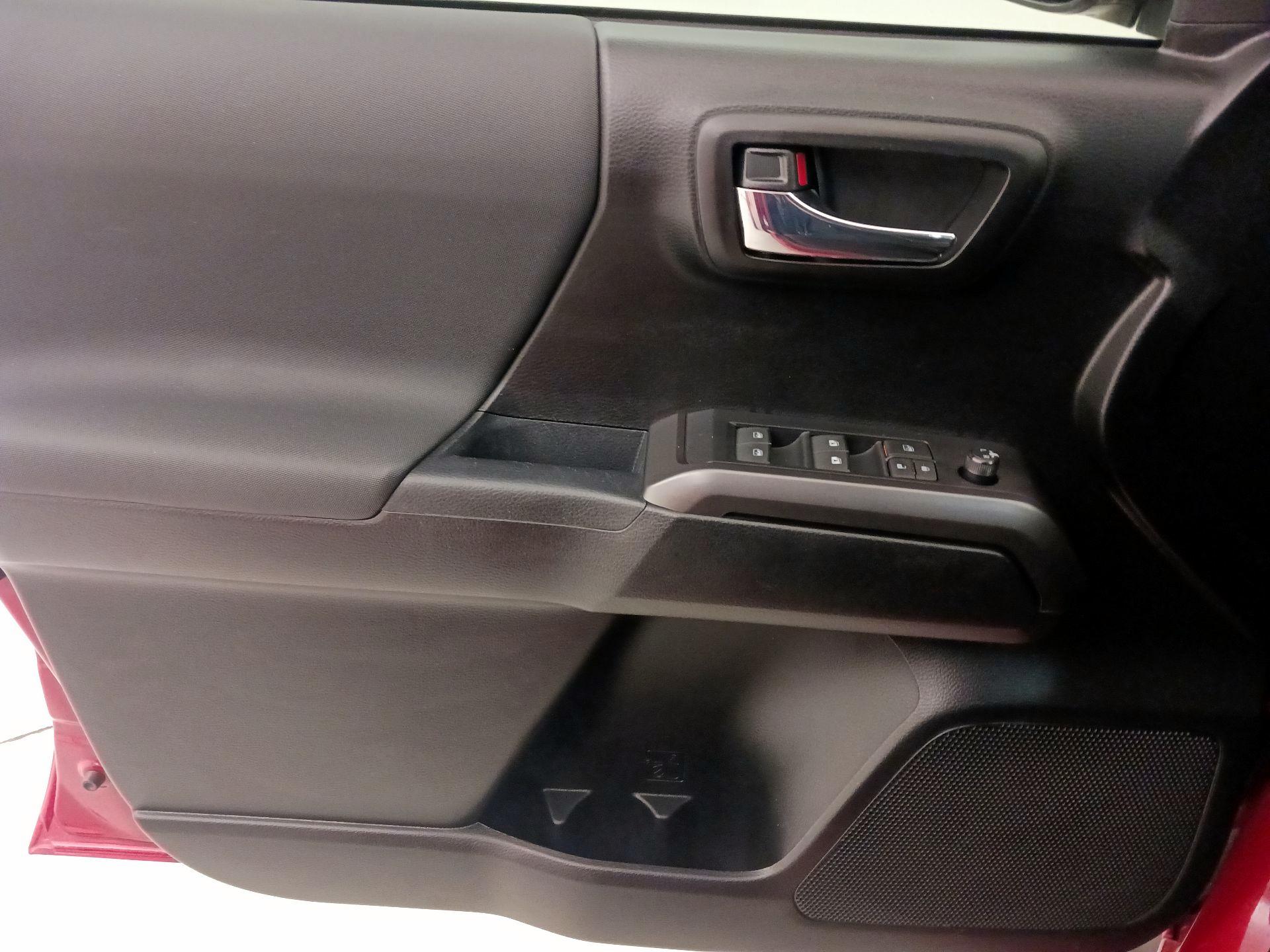 Thumbnail: 2021 Toyota Tacoma - 12