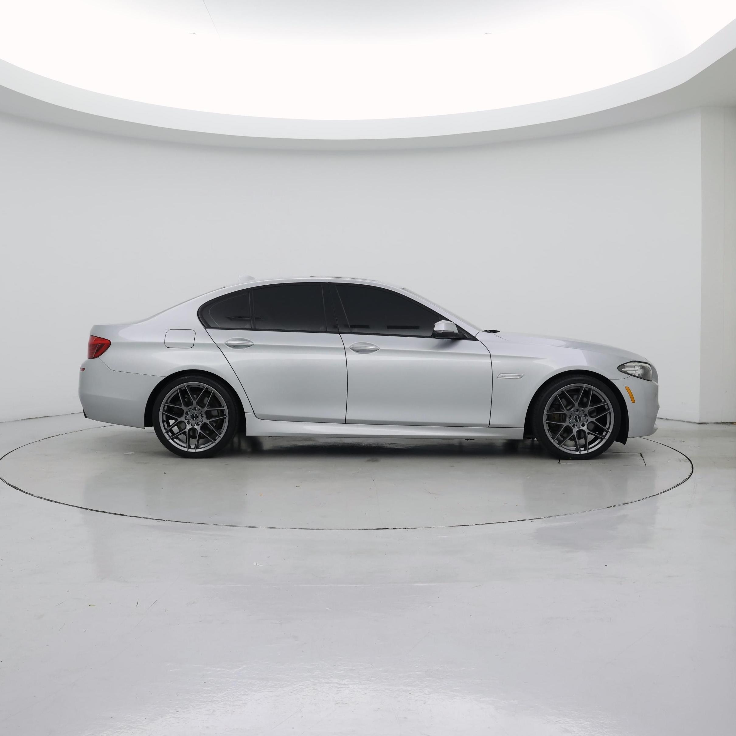 Thumbnail: 2014 BMW 5 Series - 7