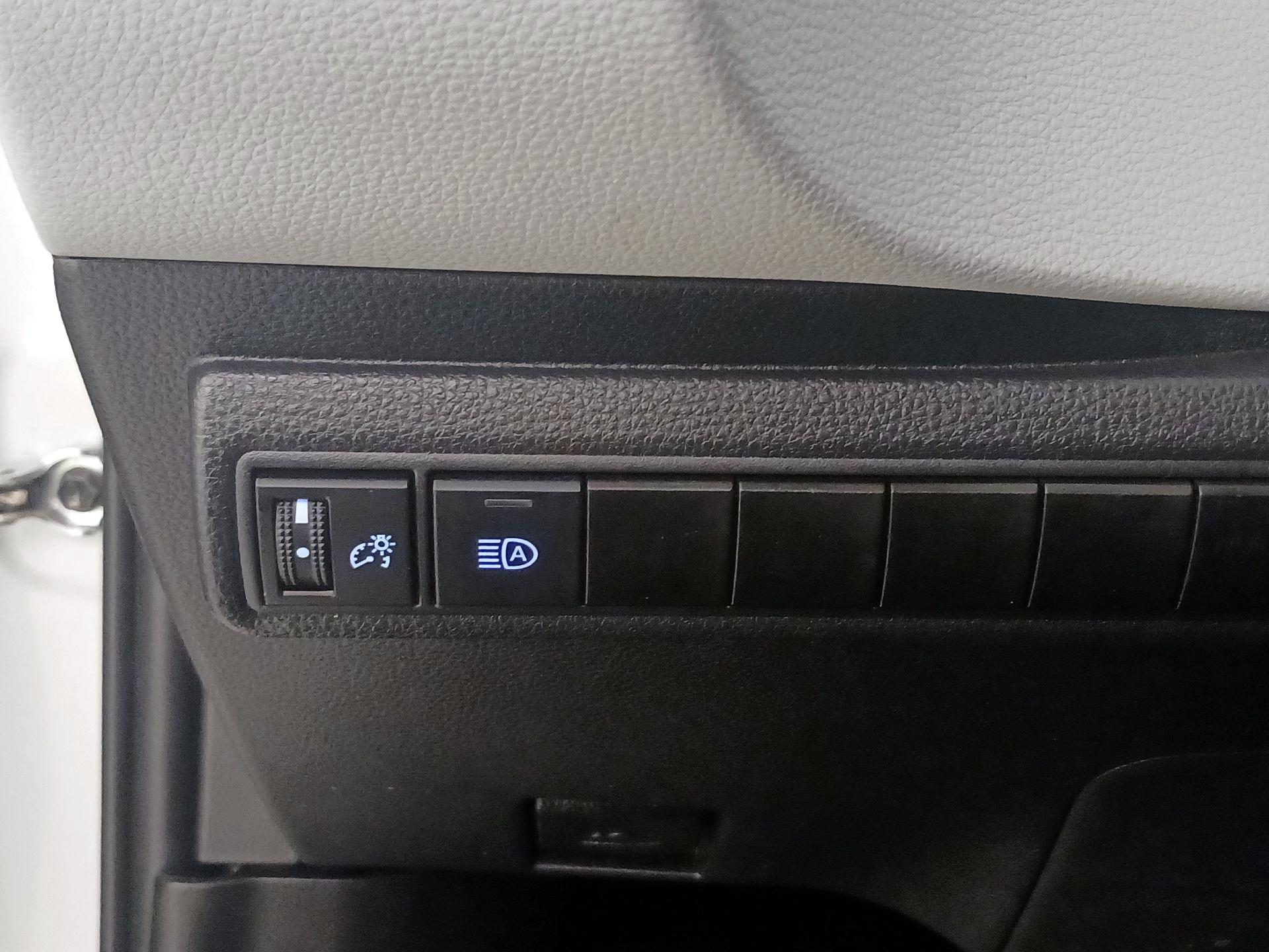 Thumbnail: 2020 Toyota Corolla - 13