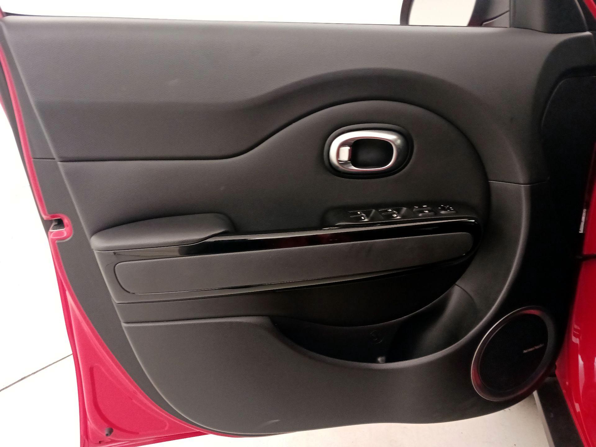 Thumbnail: 2017 Kia Soul - 12