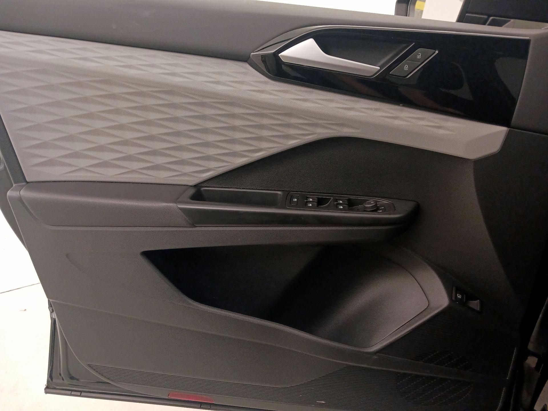 Thumbnail: 2022 Volkswagen Taos - 12