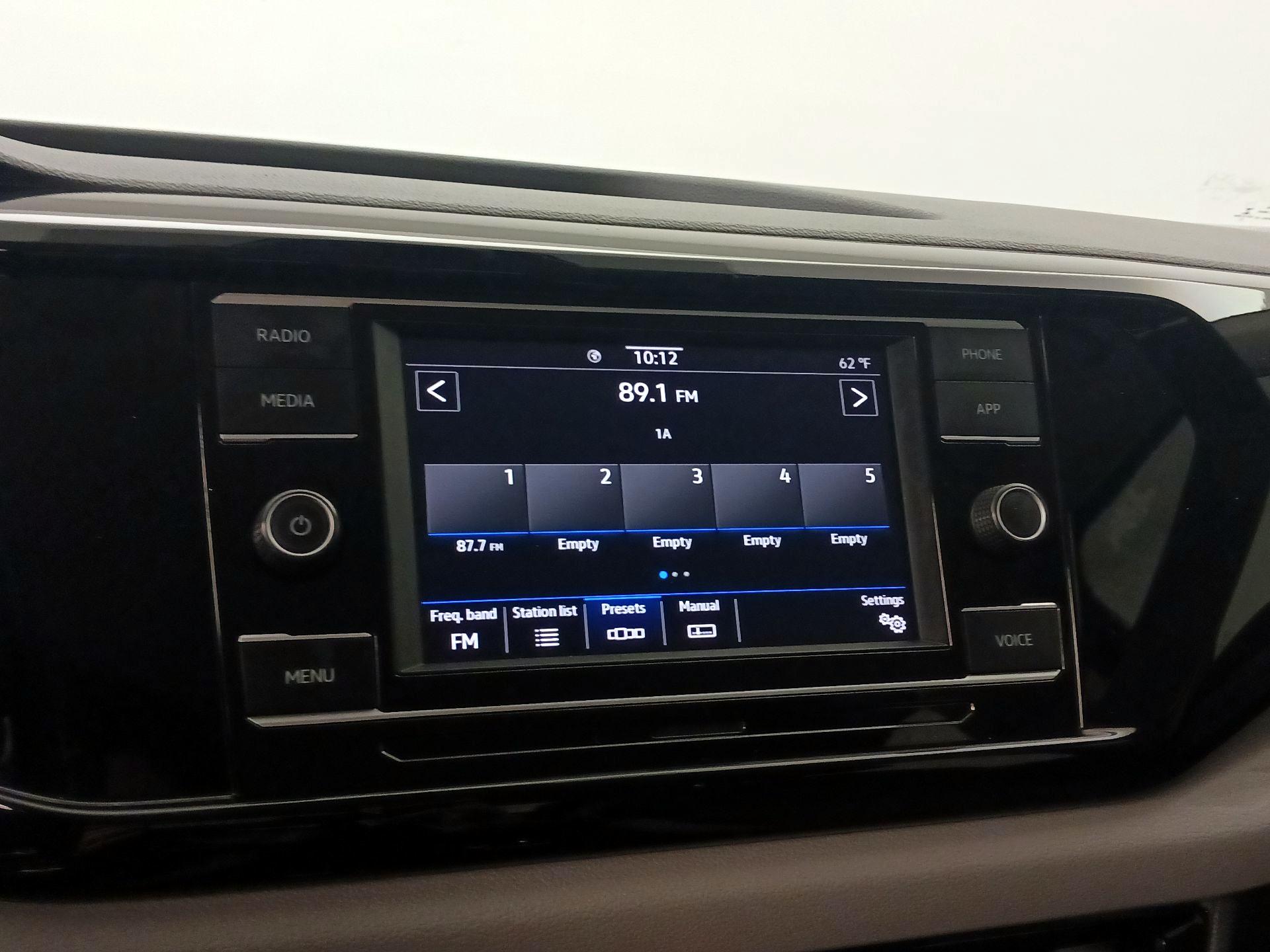 Thumbnail: 2022 Volkswagen Taos - 15