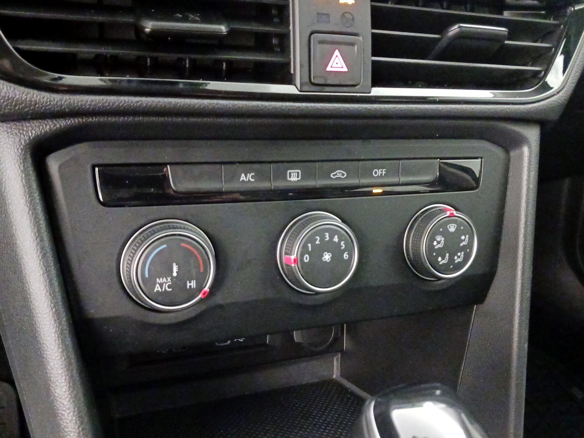 Thumbnail: 2022 Volkswagen Taos - 16