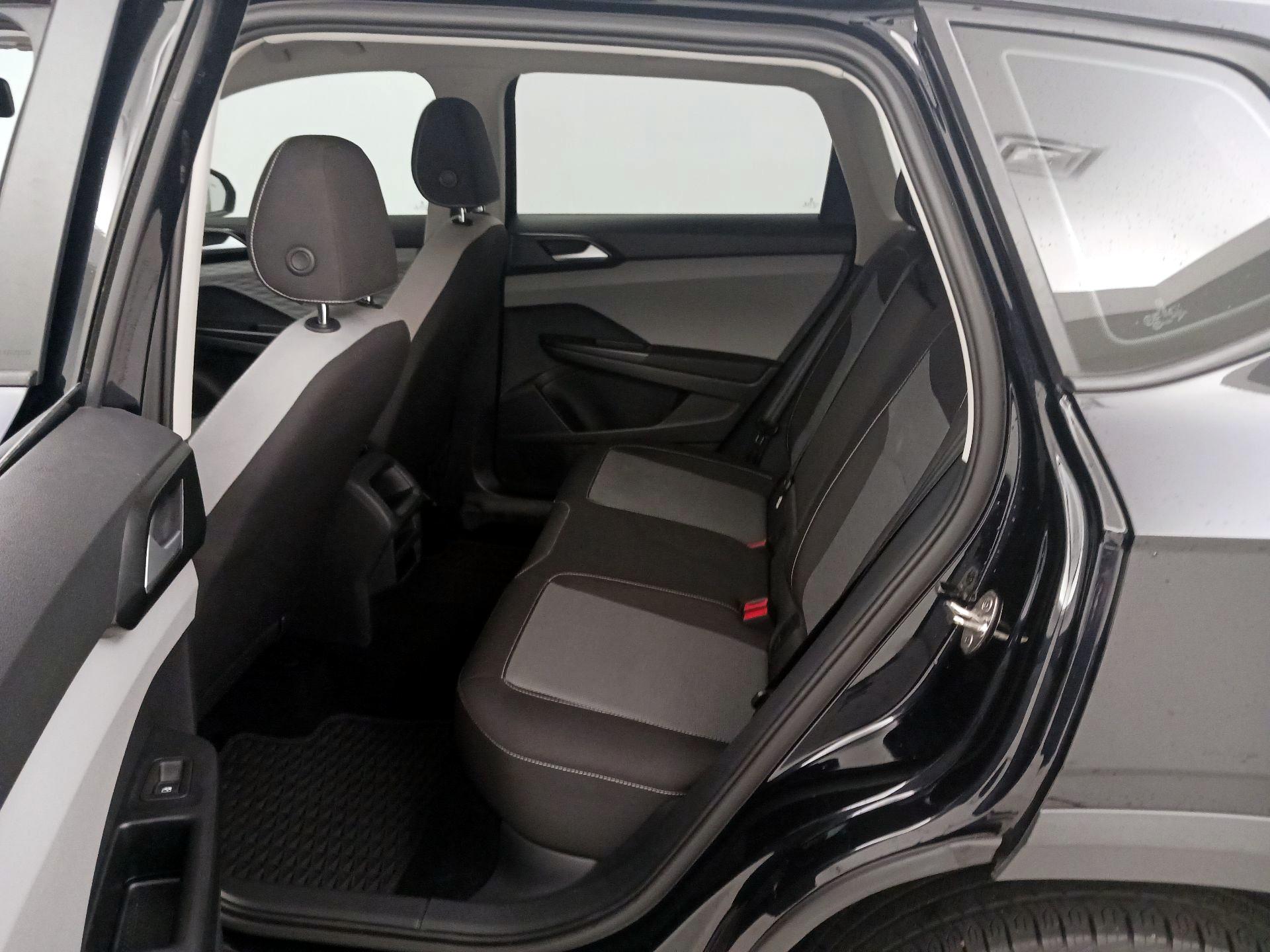 Thumbnail: 2022 Volkswagen Taos - 19