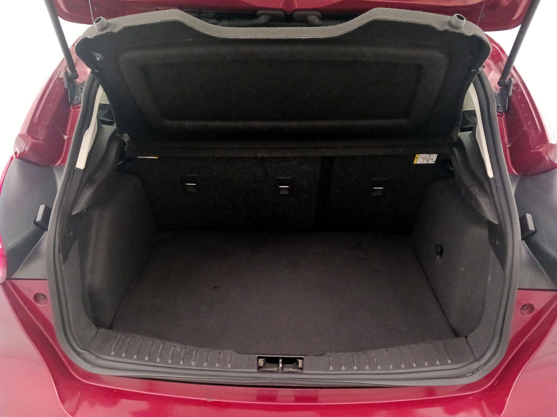 Thumbnail: 2016 Ford Focus - 20