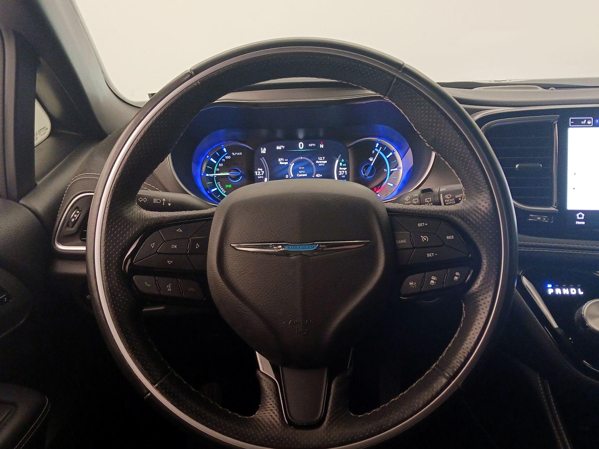 Thumbnail: 2021 Chrysler Pacifica - 10