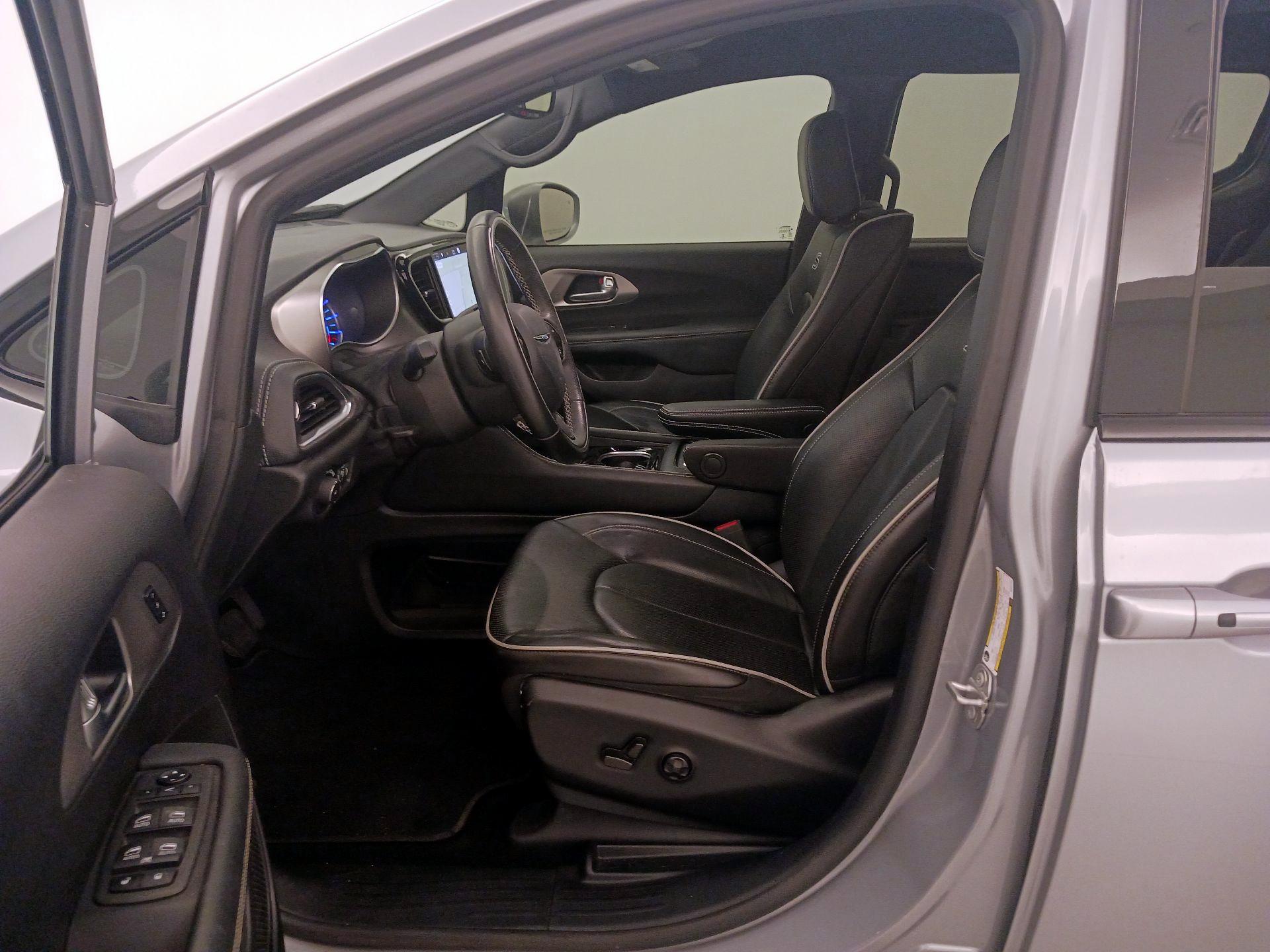 Thumbnail: 2021 Chrysler Pacifica - 11