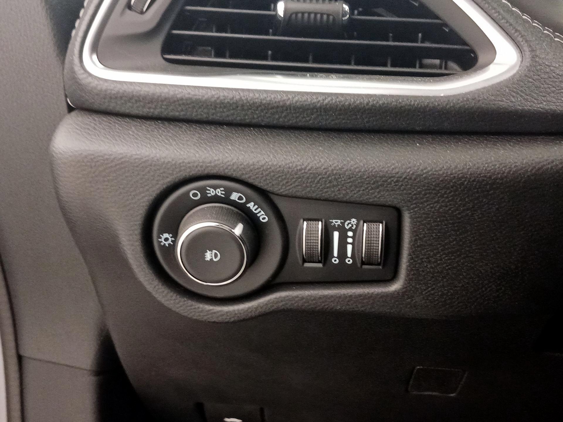 Thumbnail: 2021 Chrysler Pacifica - 13