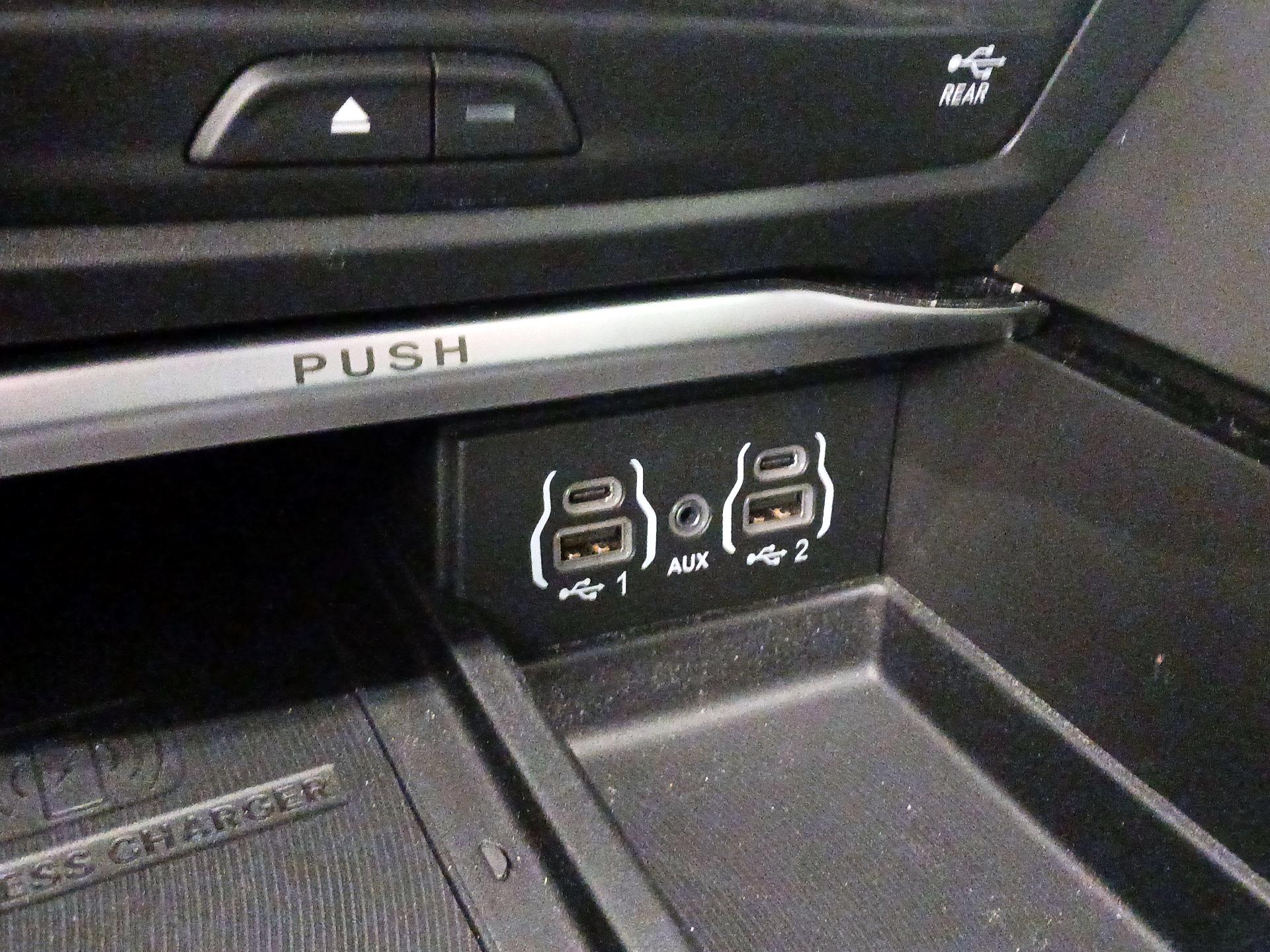 Thumbnail: 2021 Chrysler Pacifica - 19