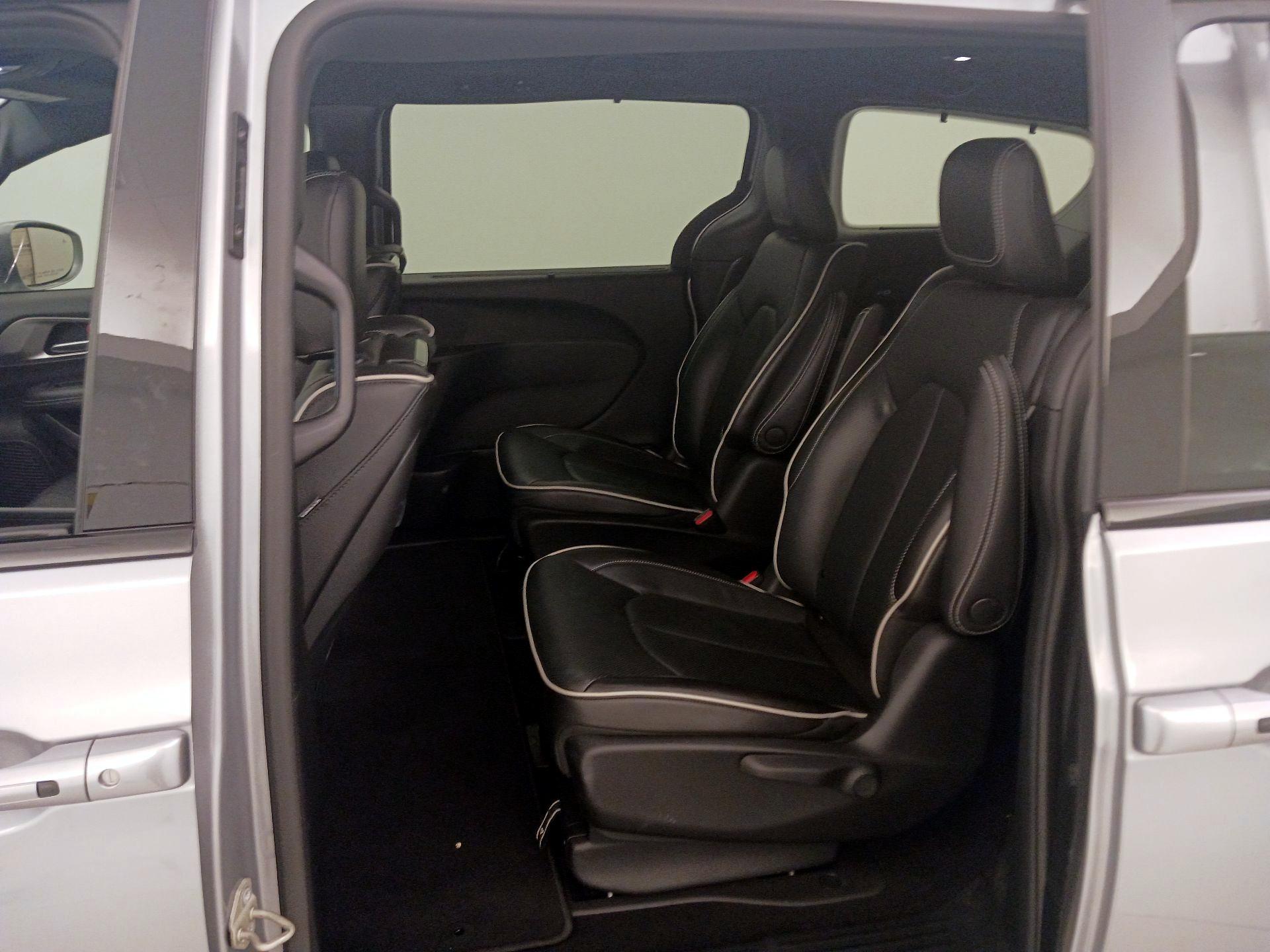 Thumbnail: 2021 Chrysler Pacifica - 20