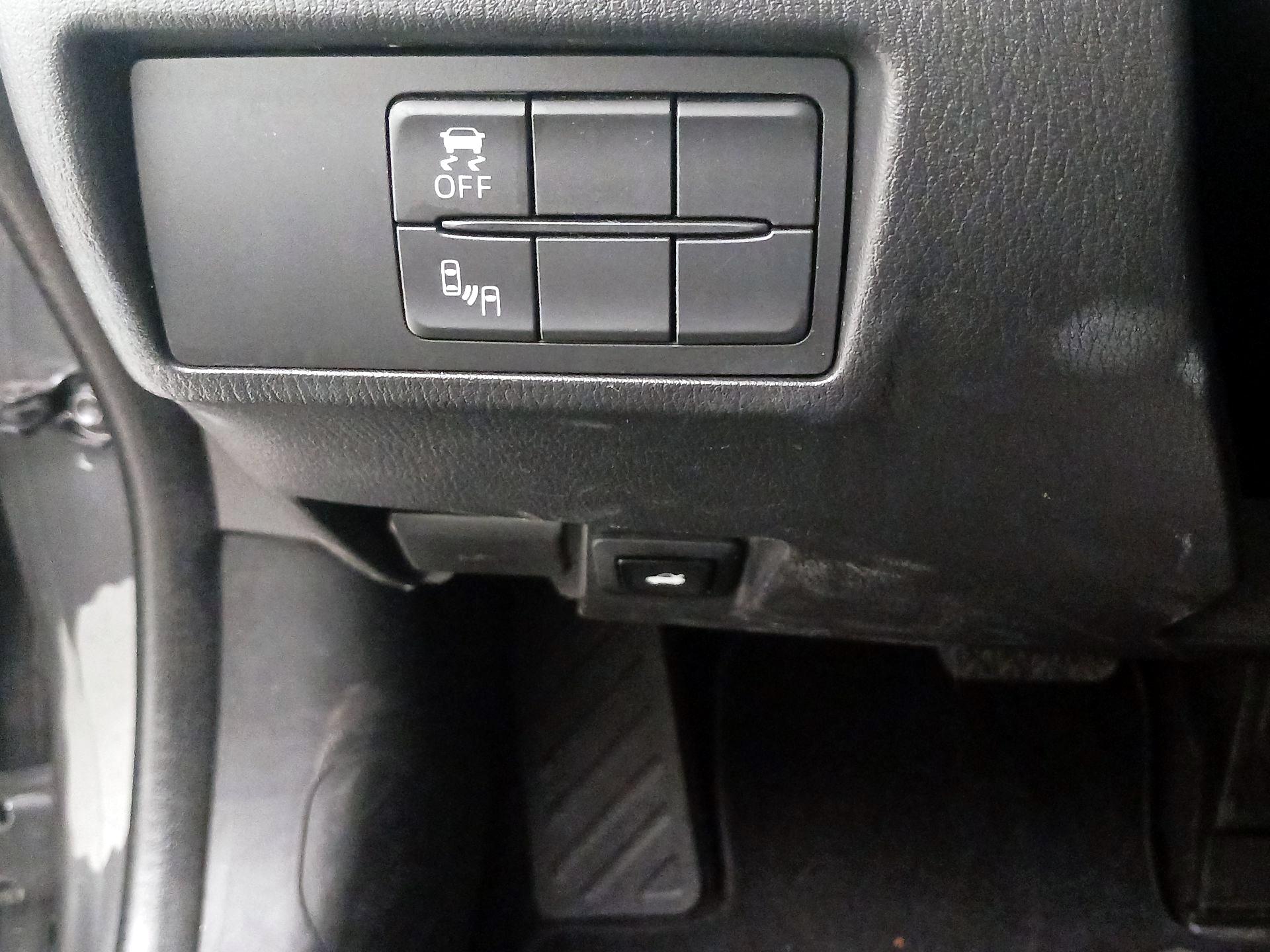 Thumbnail: 2018 Mazda MX-5 Miata - 13