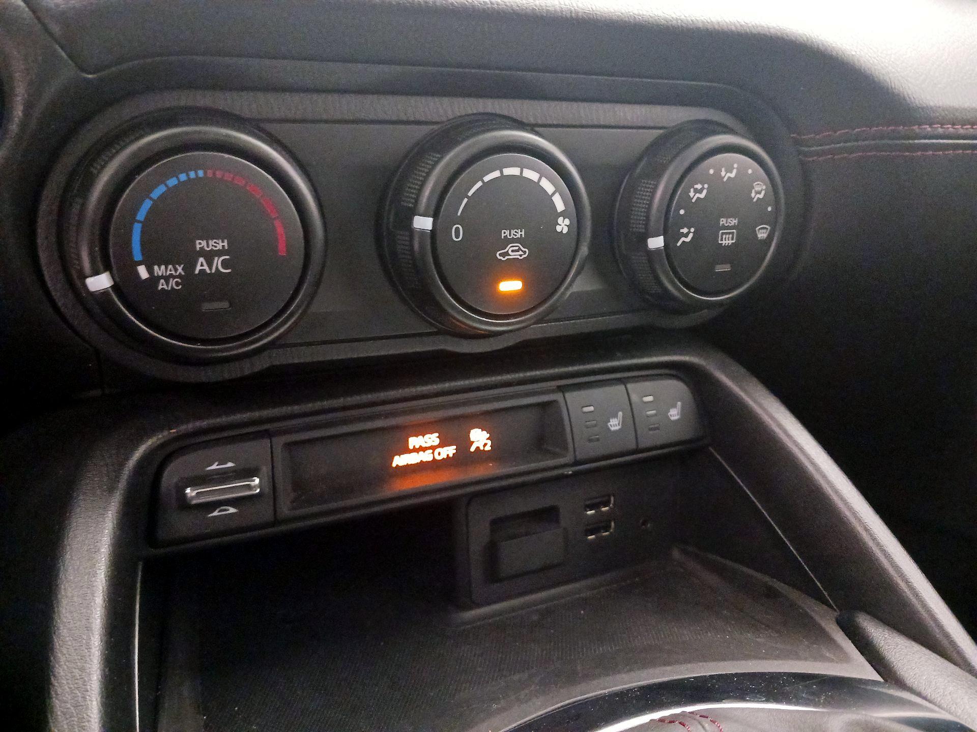 Thumbnail: 2018 Mazda MX-5 Miata - 16