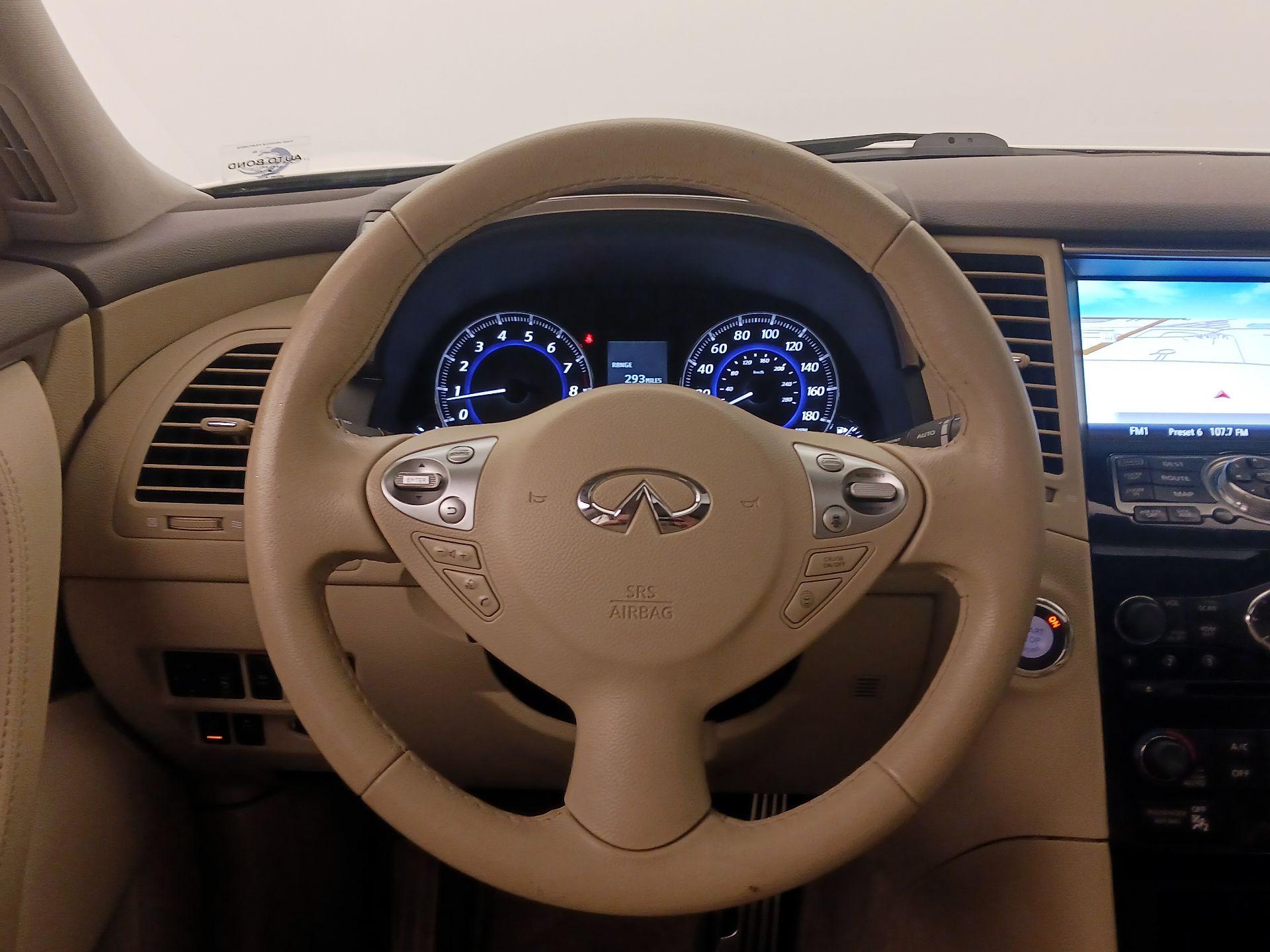 Thumbnail: 2016 INFINITI QX70 - 10