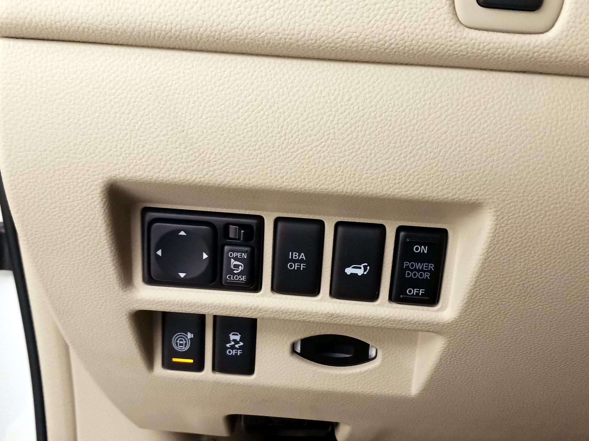 Thumbnail: 2016 INFINITI QX70 - 13