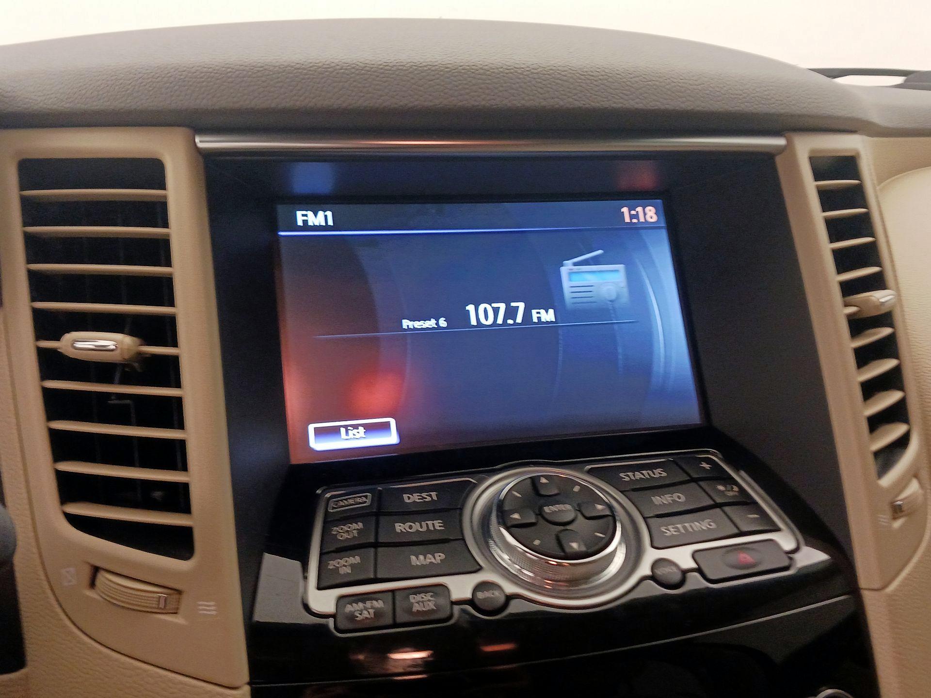 Thumbnail: 2016 INFINITI QX70 - 16