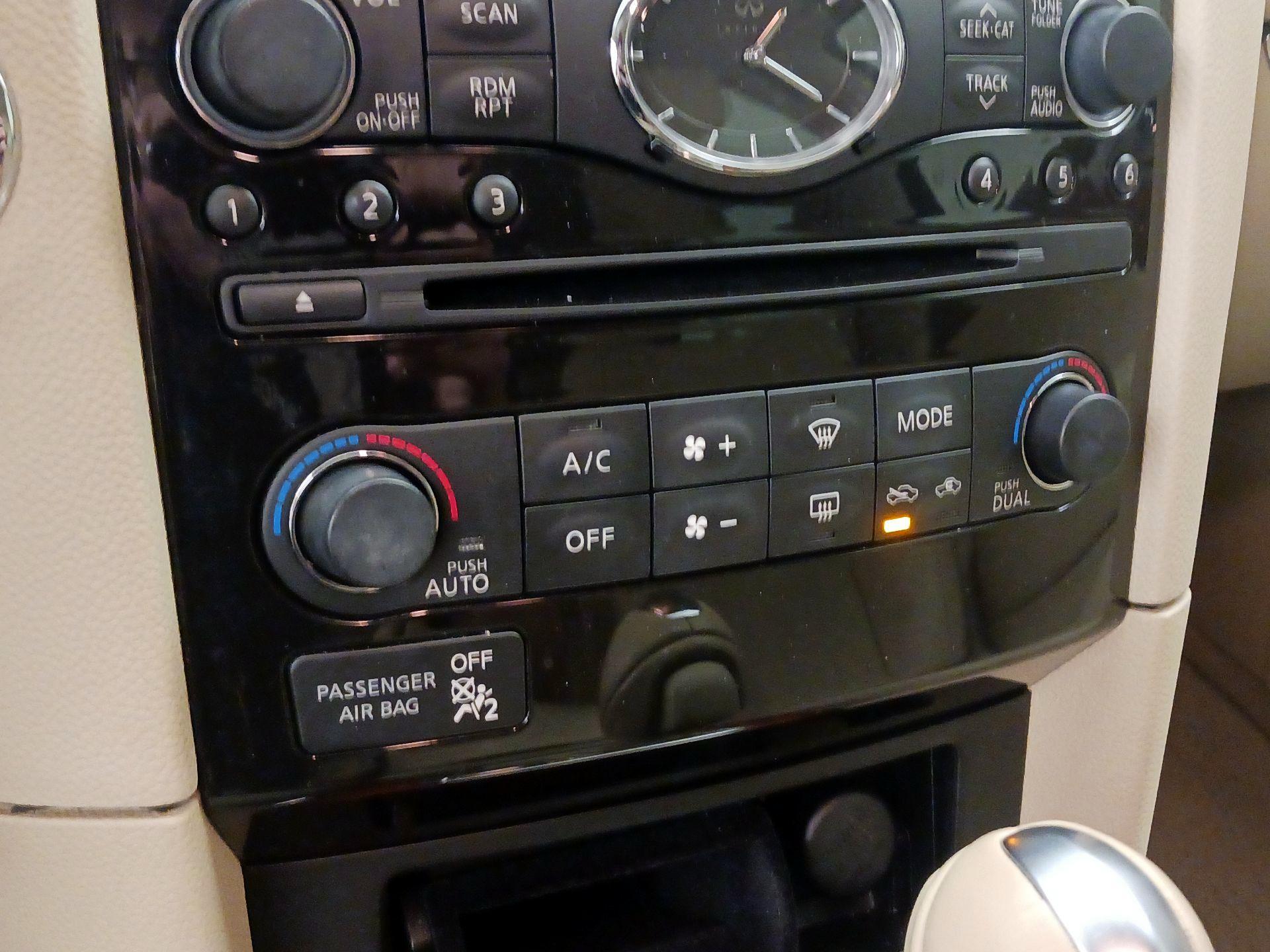 Thumbnail: 2016 INFINITI QX70 - 17