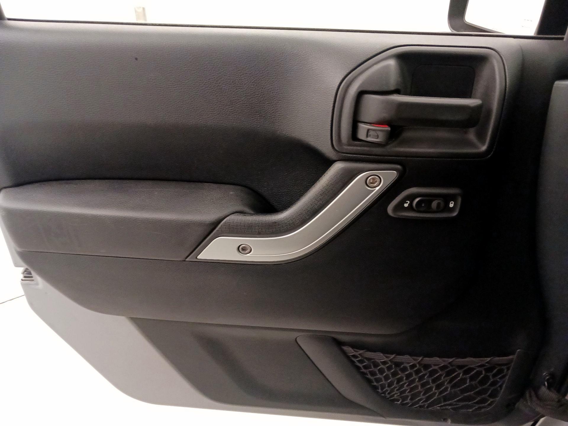 Thumbnail: 2016 Jeep Wrangler - 12