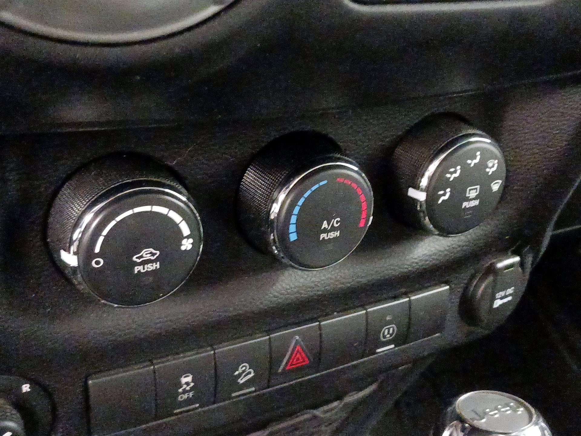 Thumbnail: 2016 Jeep Wrangler - 14