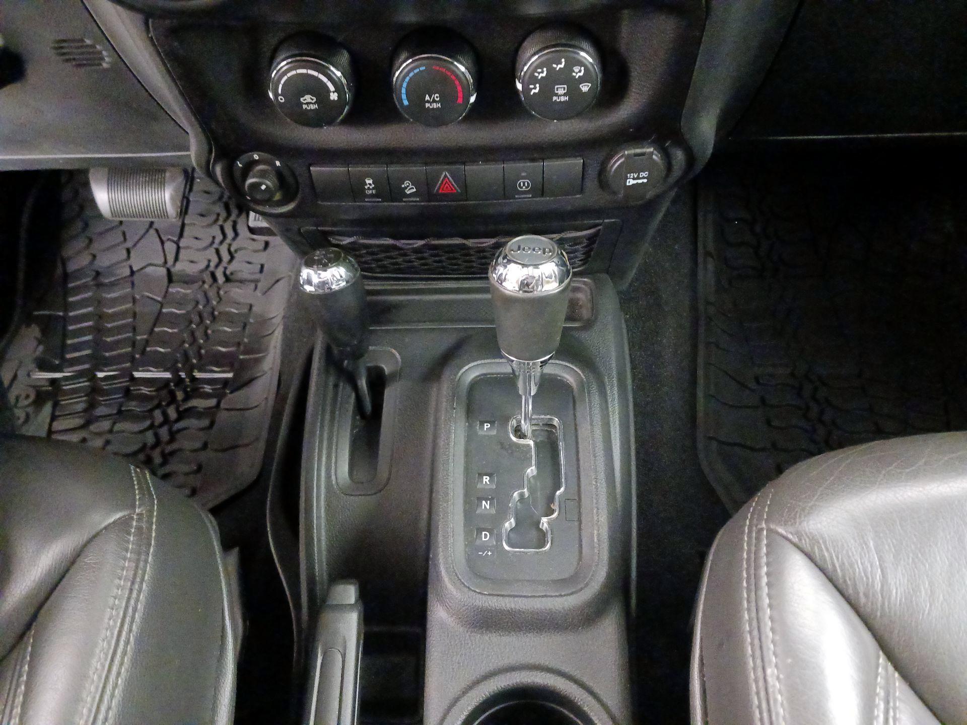 Thumbnail: 2016 Jeep Wrangler - 15