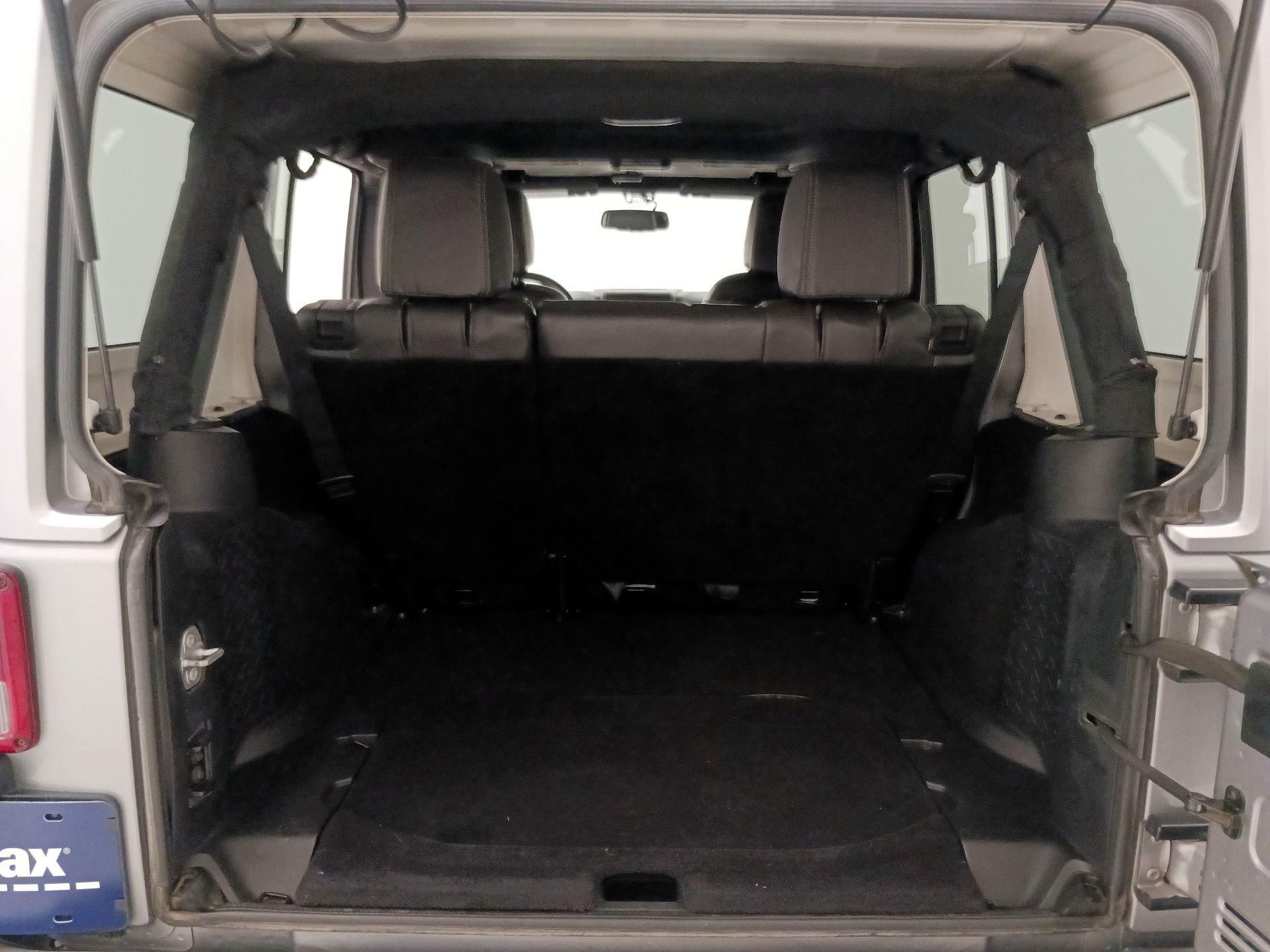 Thumbnail: 2016 Jeep Wrangler - 18