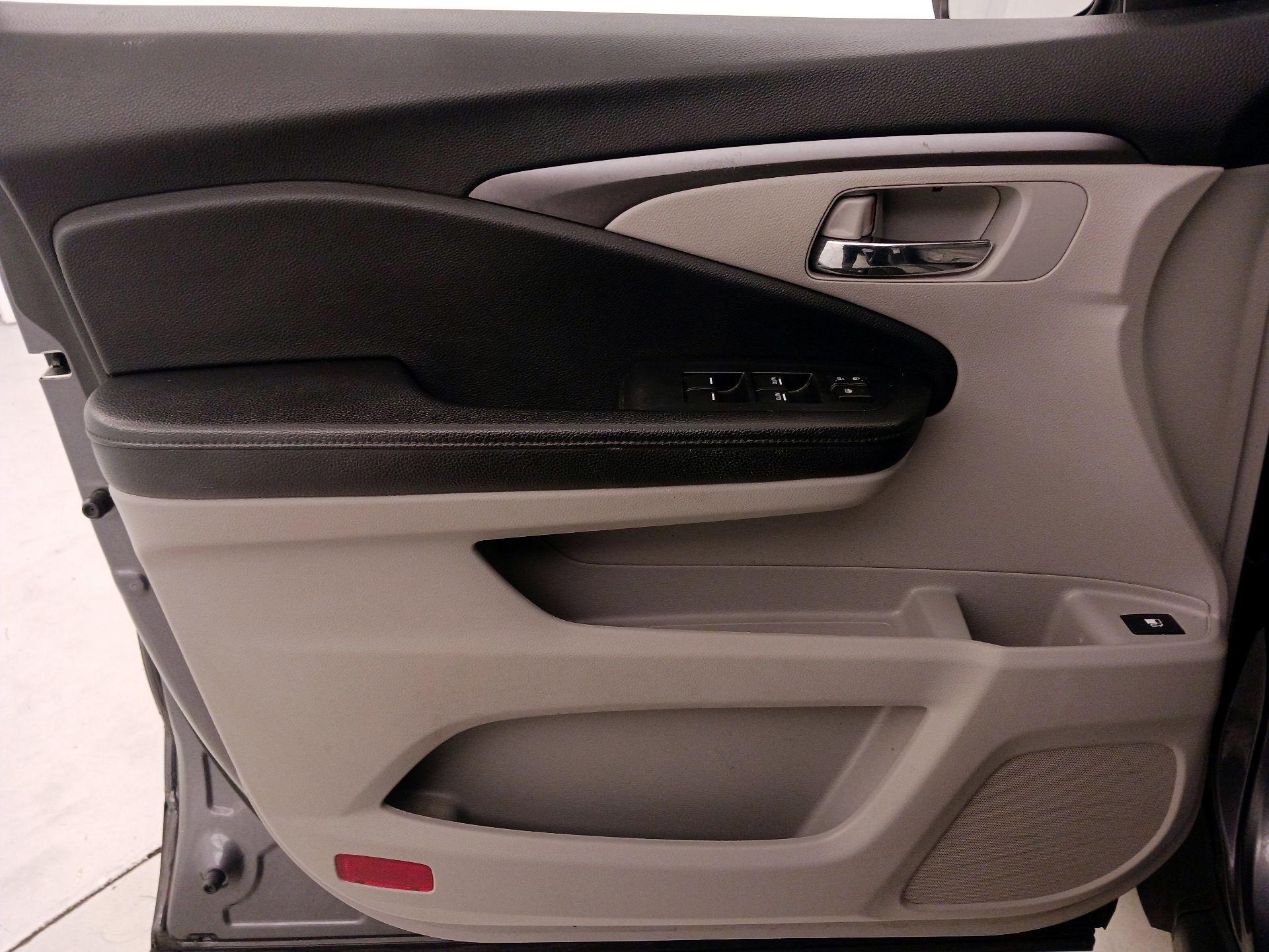 Thumbnail: 2020 Honda Pilot - 12