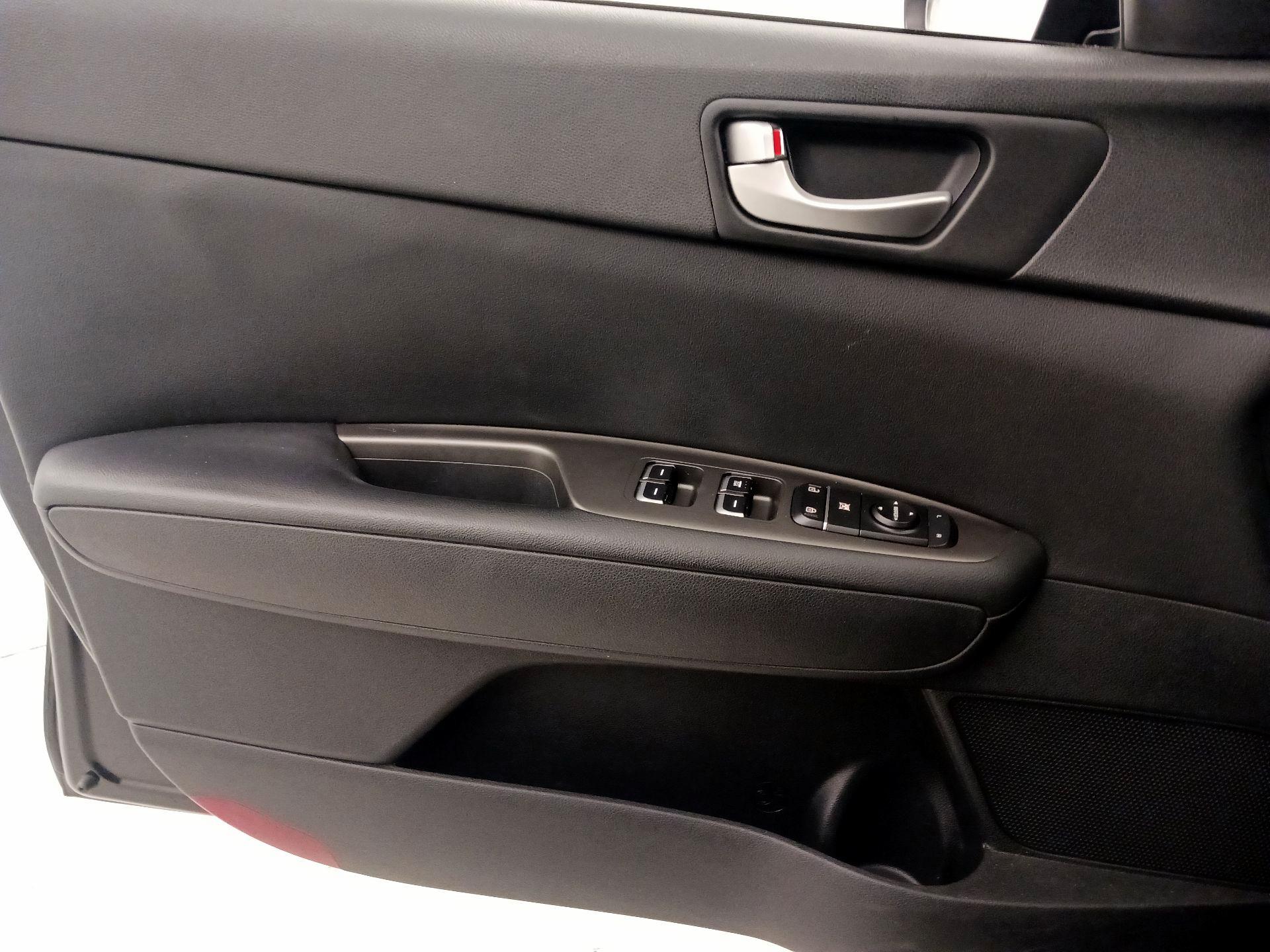 Thumbnail: 2020 Kia Optima - 12