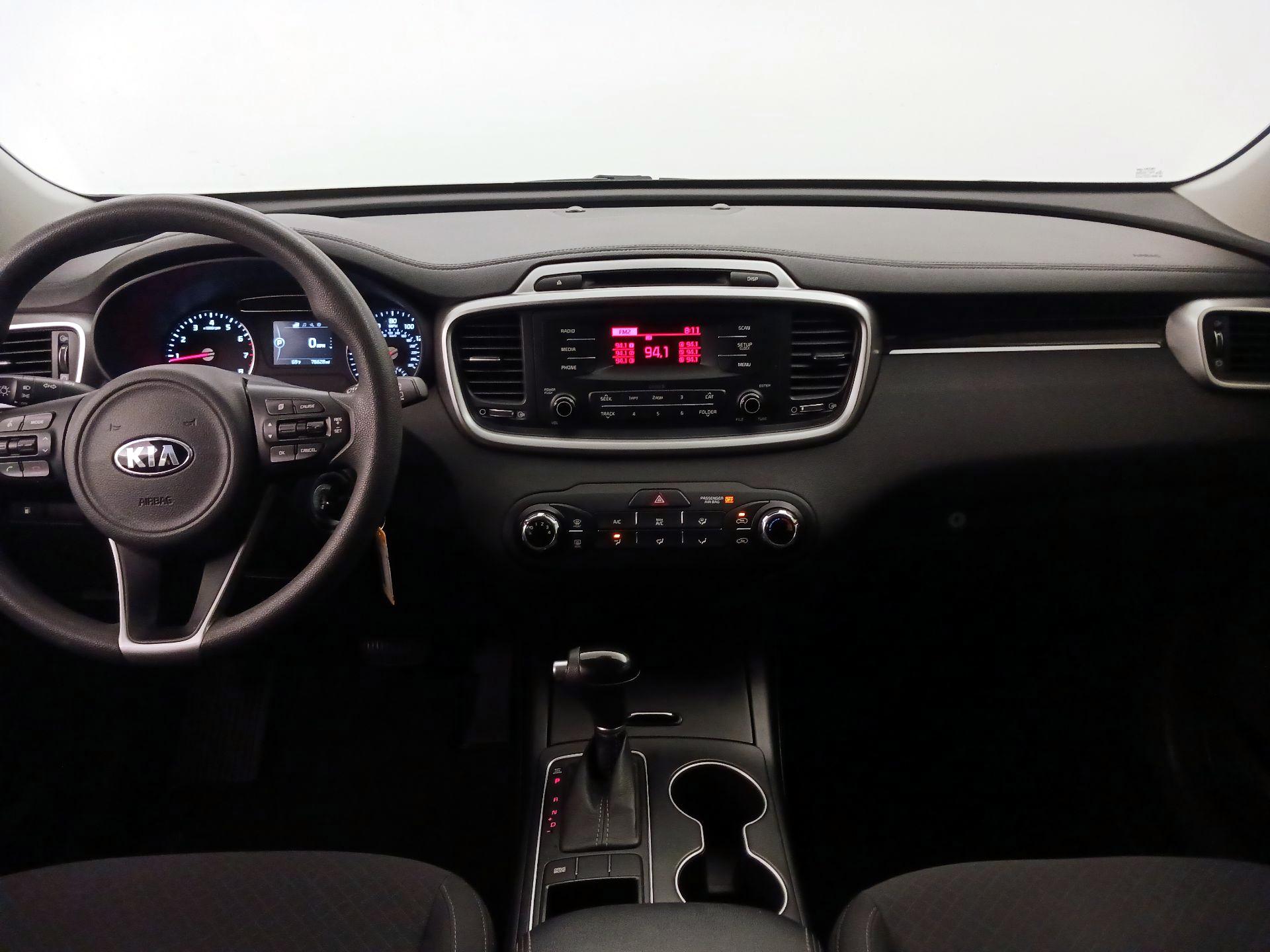 Thumbnail: 2017 Kia Sorento - 9