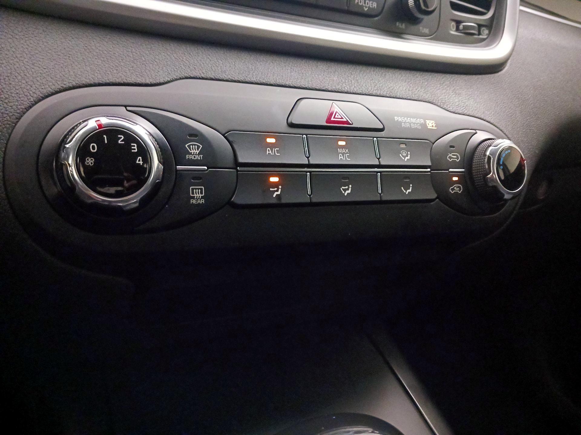 Thumbnail: 2017 Kia Sorento - 15