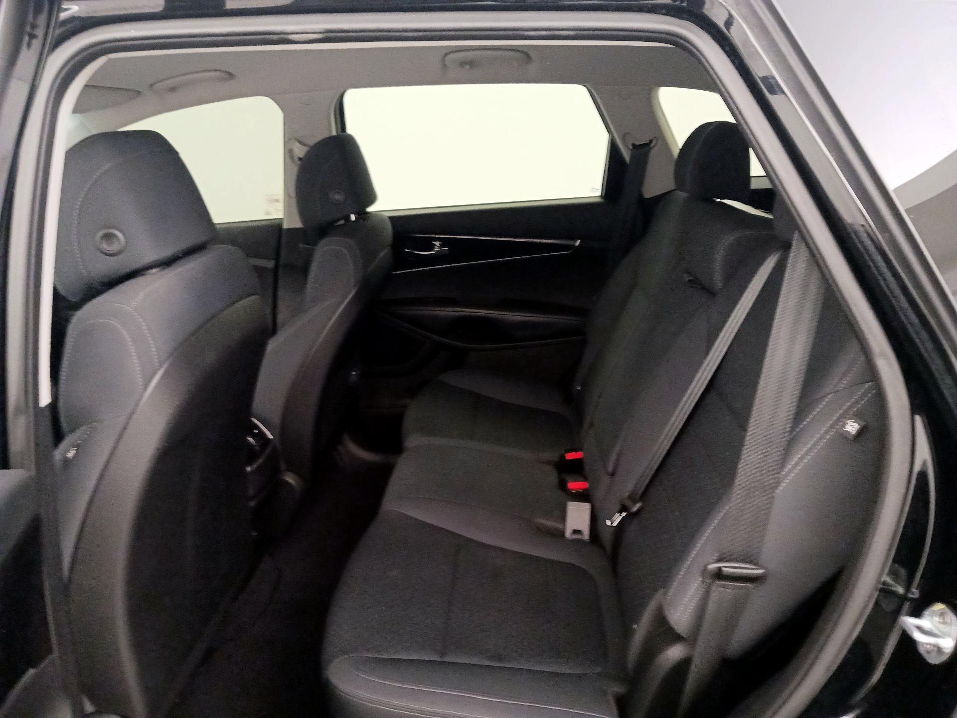 Thumbnail: 2017 Kia Sorento - 18