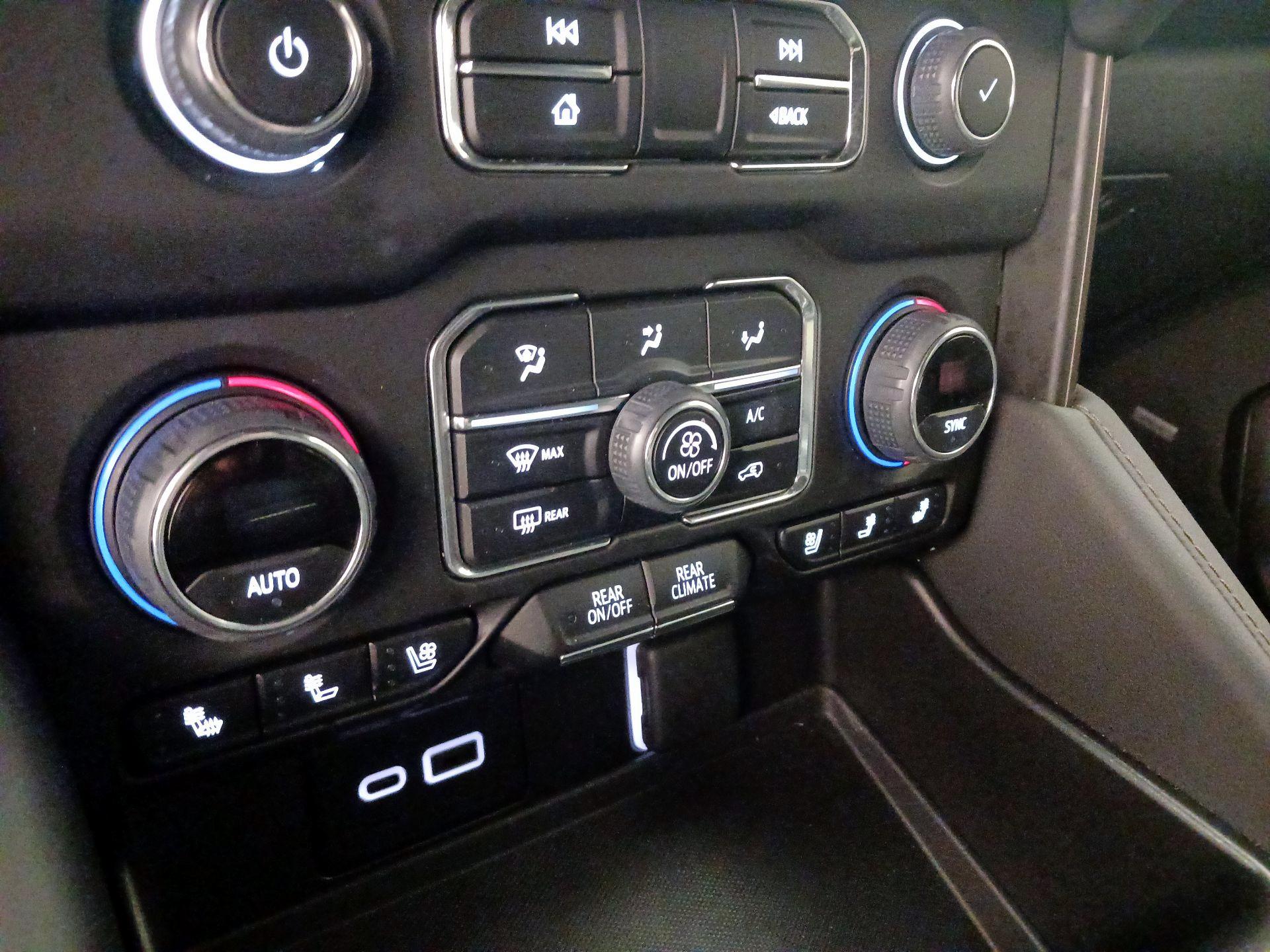 Thumbnail: 2024 Chevrolet Tahoe - 17