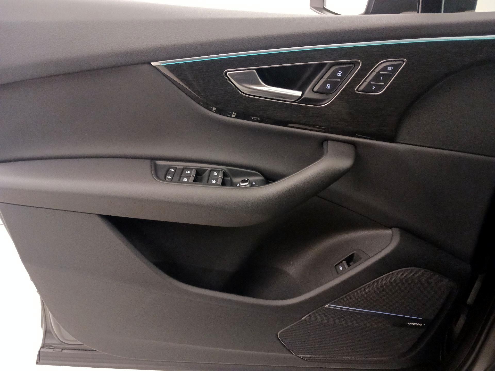 Thumbnail: 2020 Audi Q7 - 12