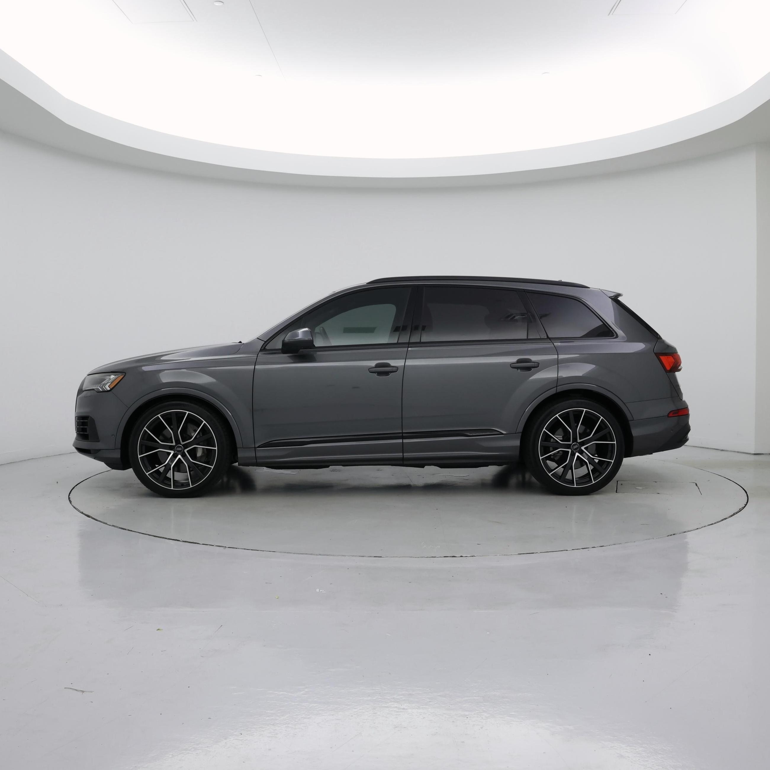 Thumbnail: 2020 Audi Q7 - 3