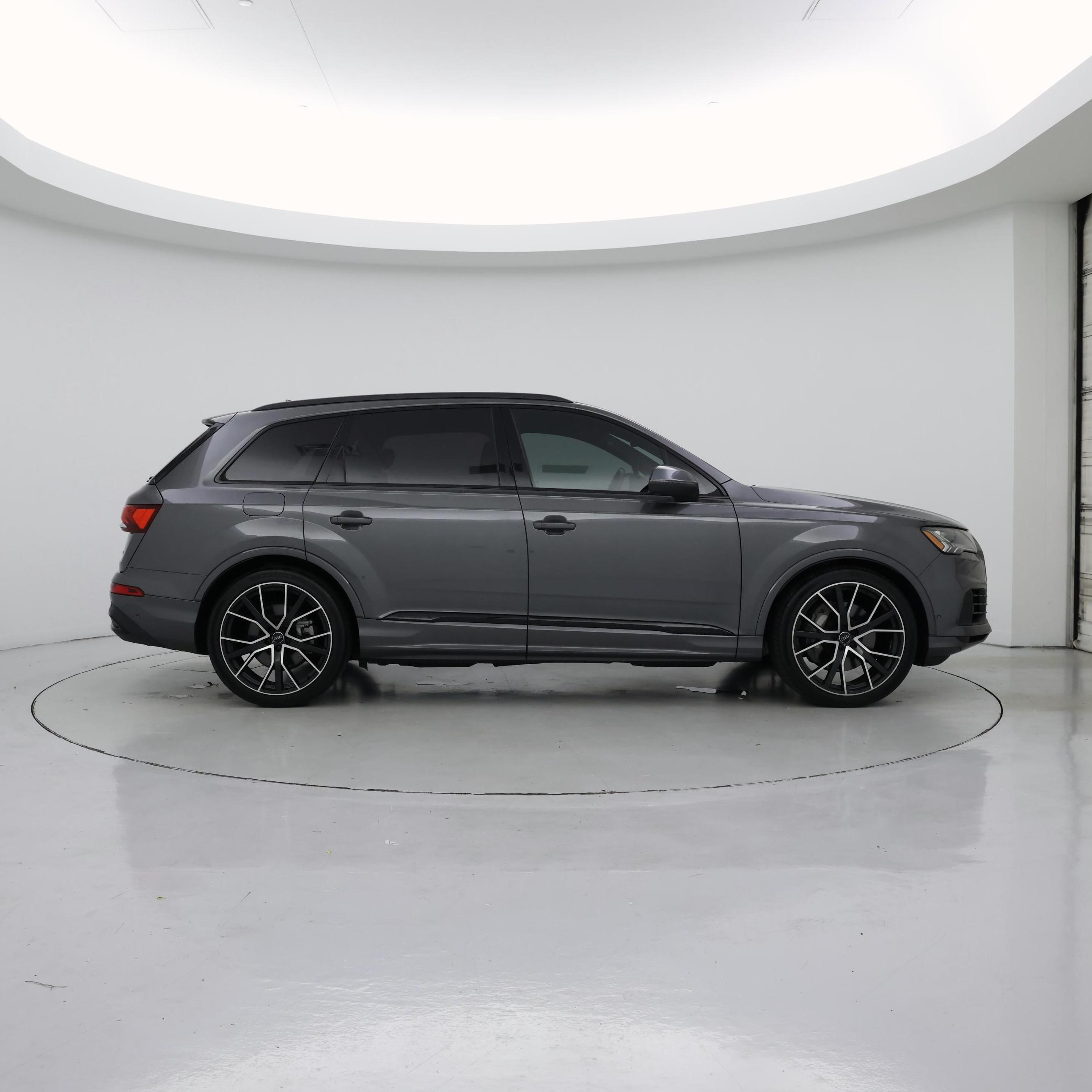 Thumbnail: 2020 Audi Q7 - 7