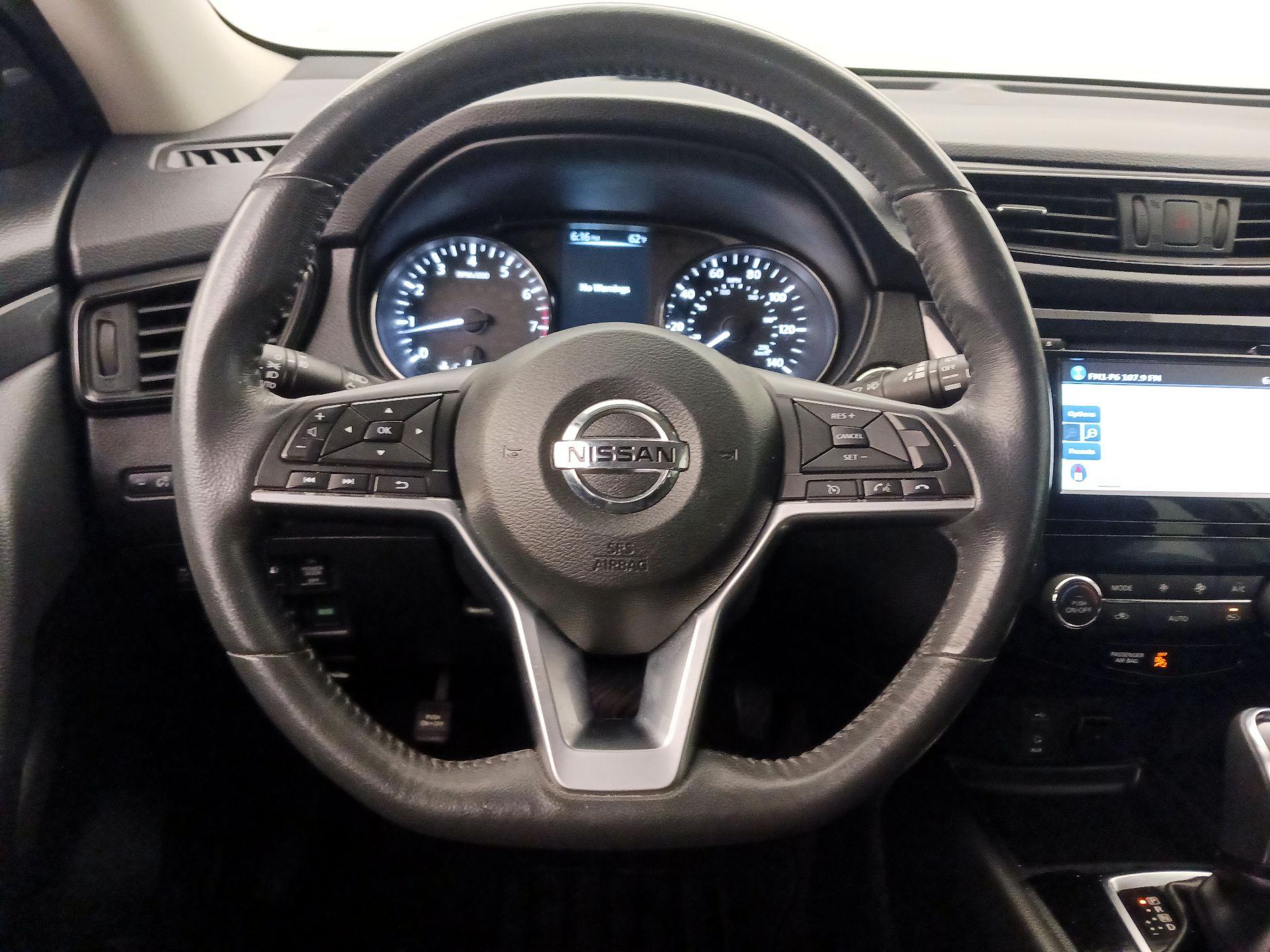 Thumbnail: 2017 Nissan Rogue - 10