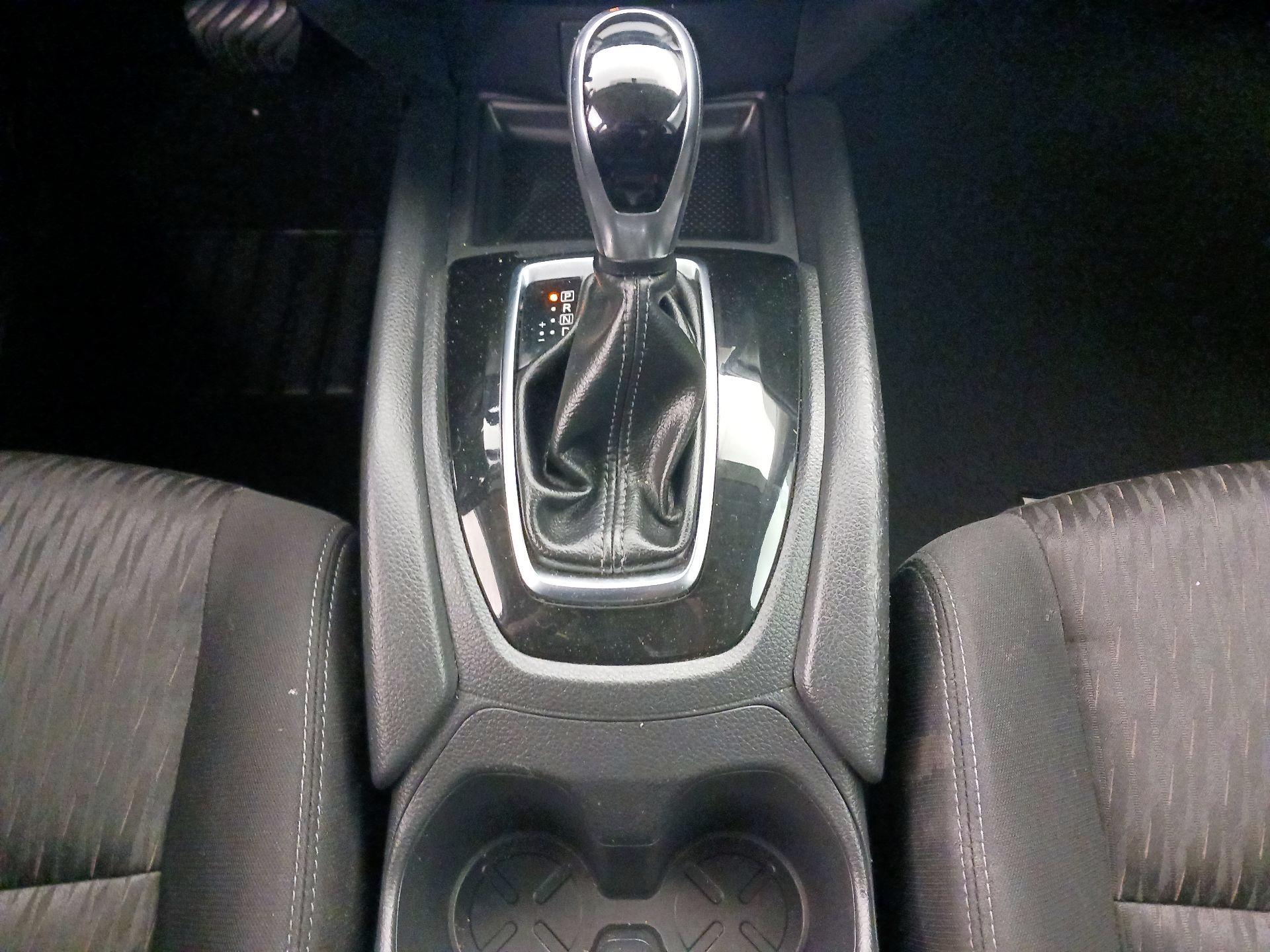 Thumbnail: 2017 Nissan Rogue - 18