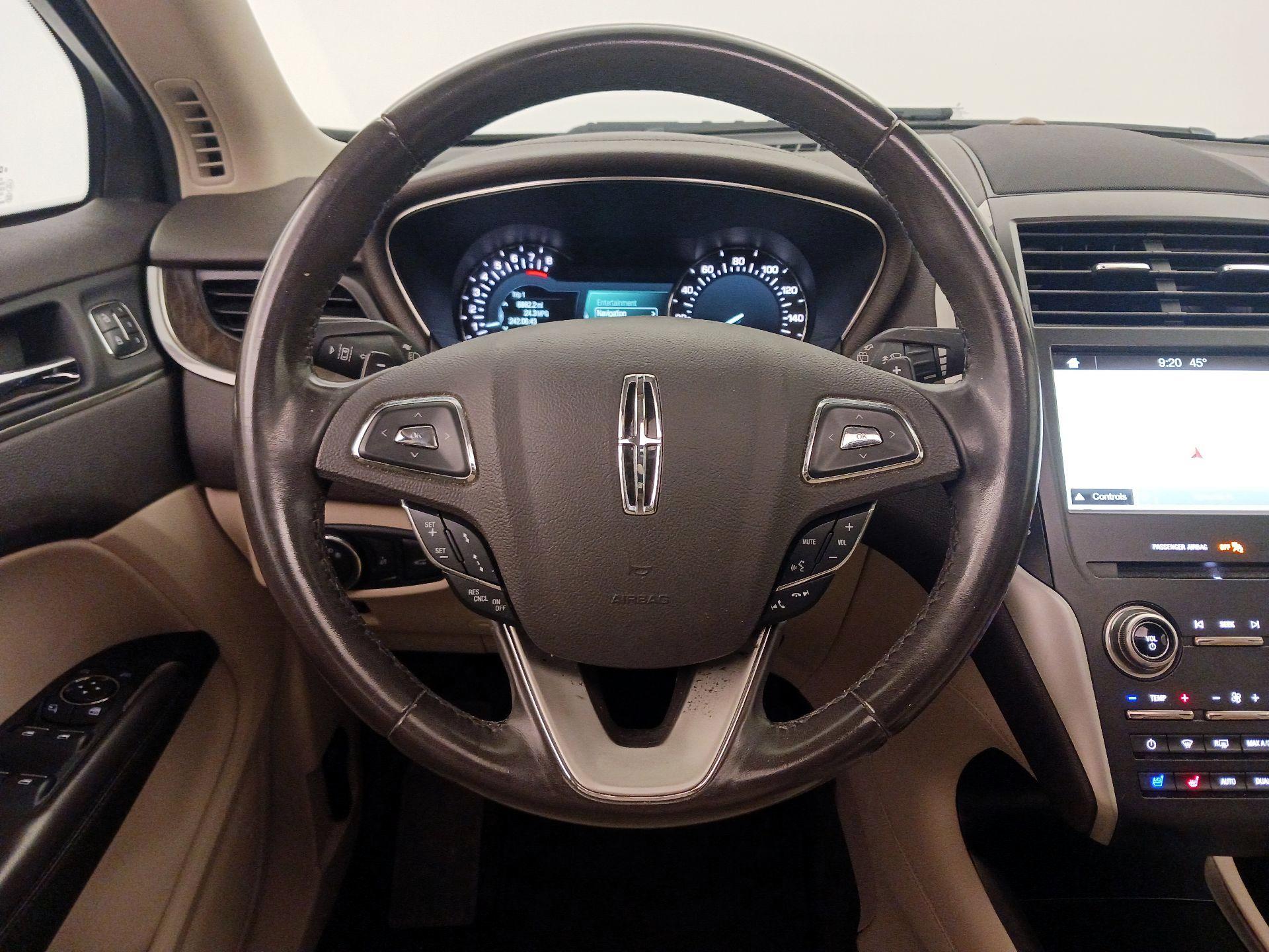 Thumbnail: 2017 Lincoln MKC - 10