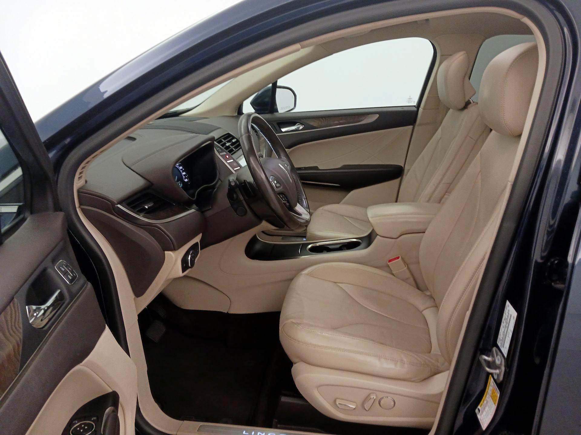 Thumbnail: 2017 Lincoln MKC - 11