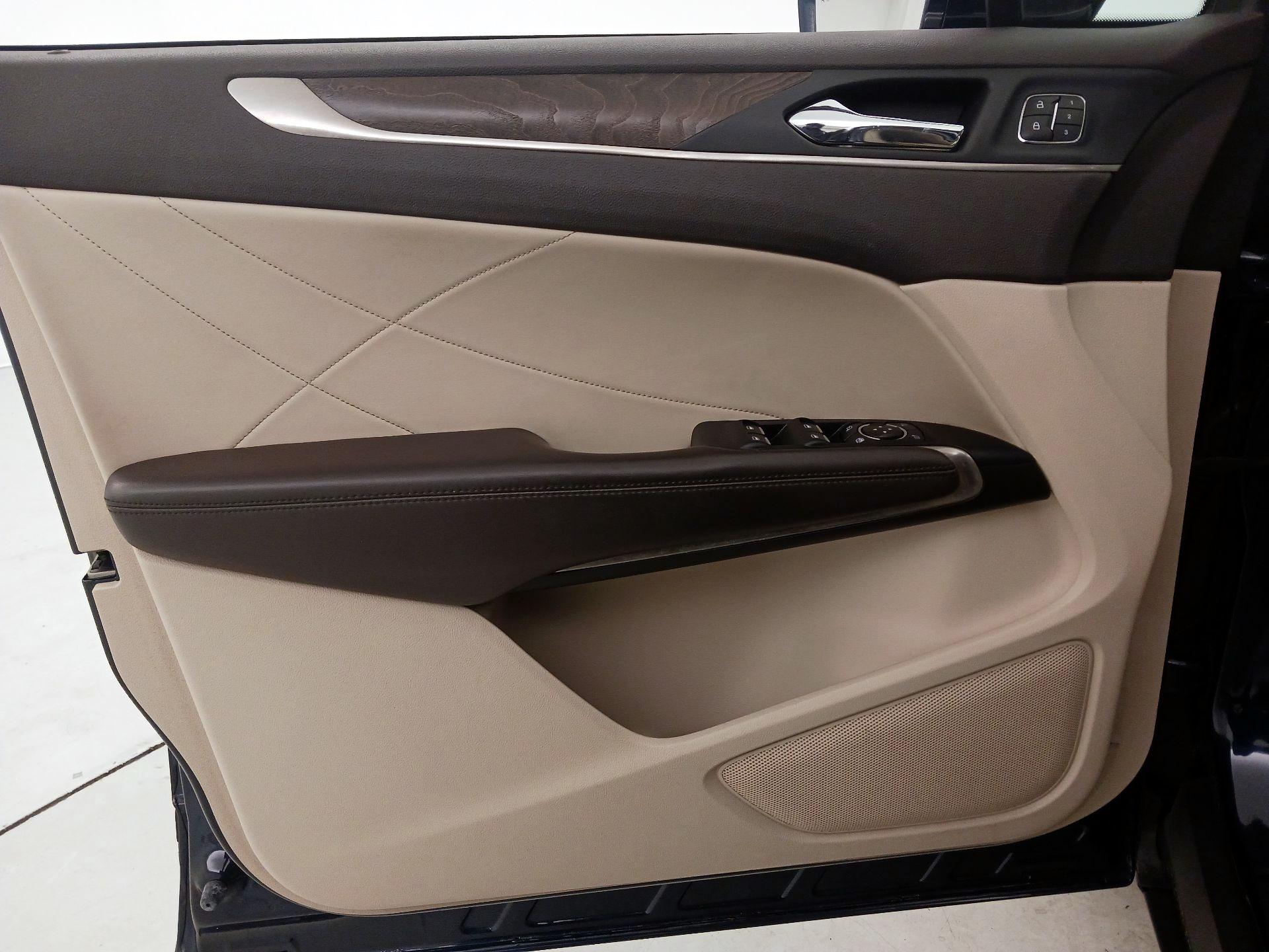 Thumbnail: 2017 Lincoln MKC - 12