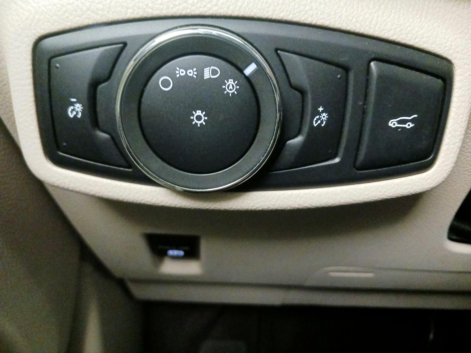 Thumbnail: 2017 Lincoln MKC - 13